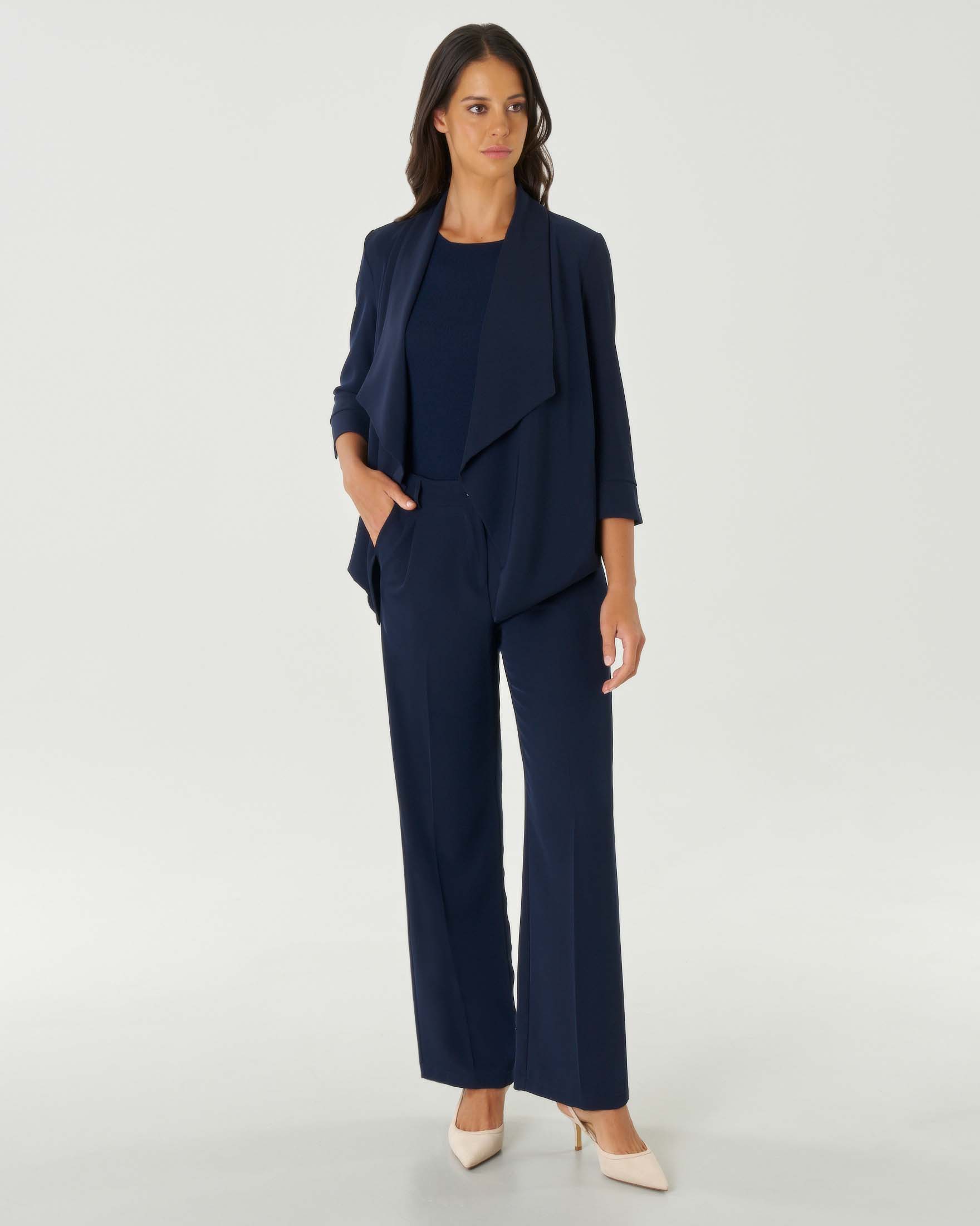 Blazer blu in crêpe con scollo sciallato e maniche tre quarti