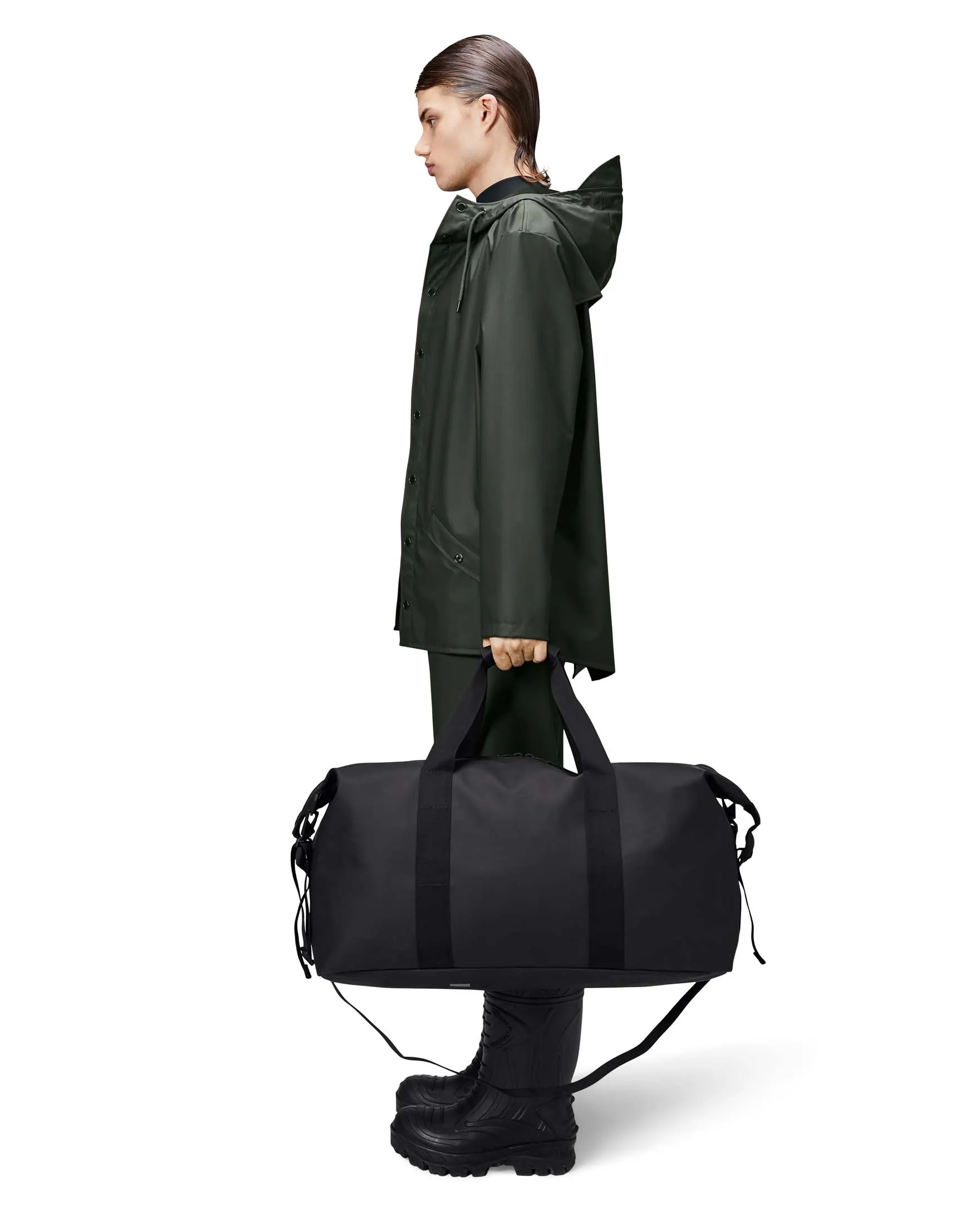 Borsa Weekend Bag Large nera in tessuto impermeabile effetto gommato con tracolla removibile