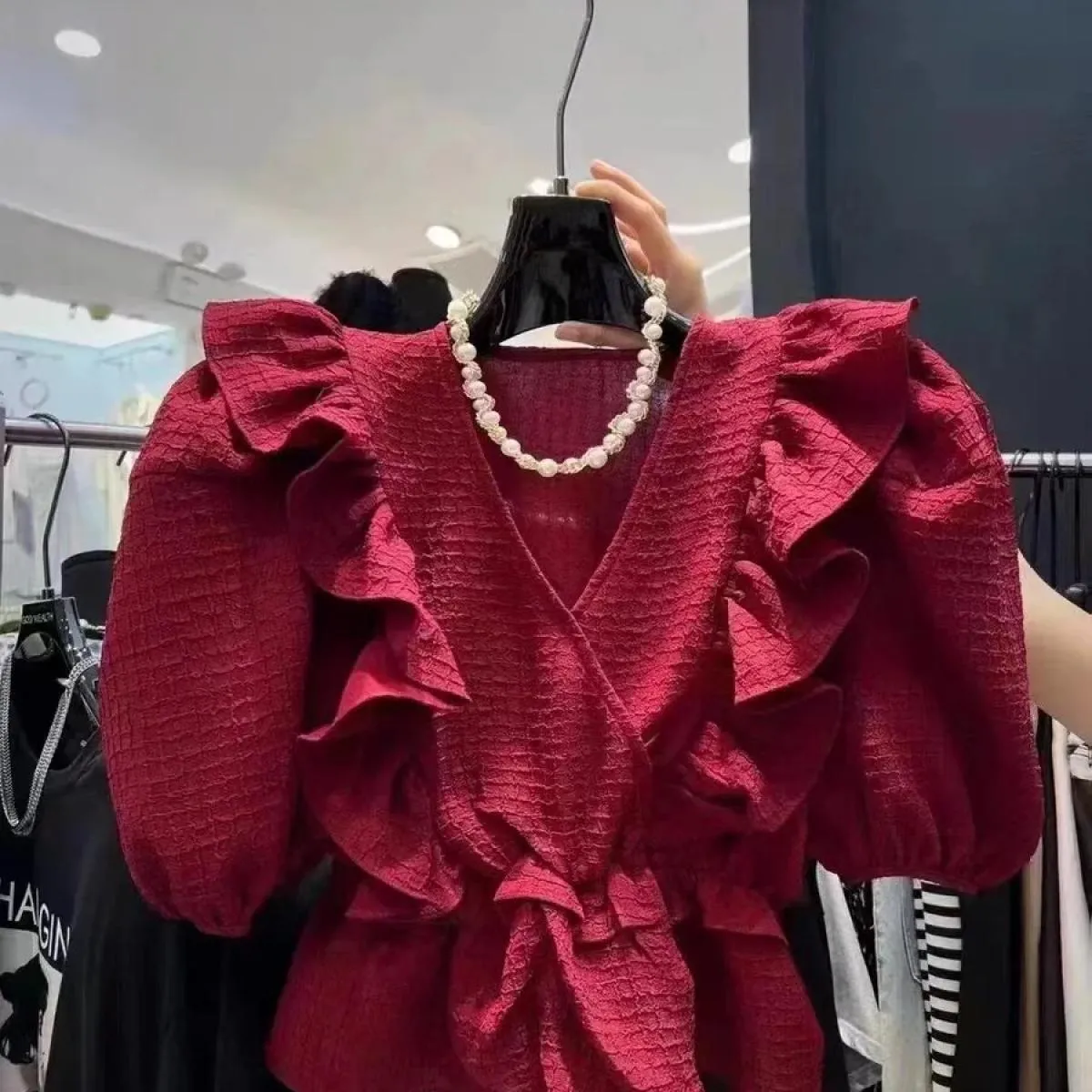 Camicia a maniche a palloncino con scollo a V flangiato nuovo temperamento estivo 2023 Collezione vita donna Top slim