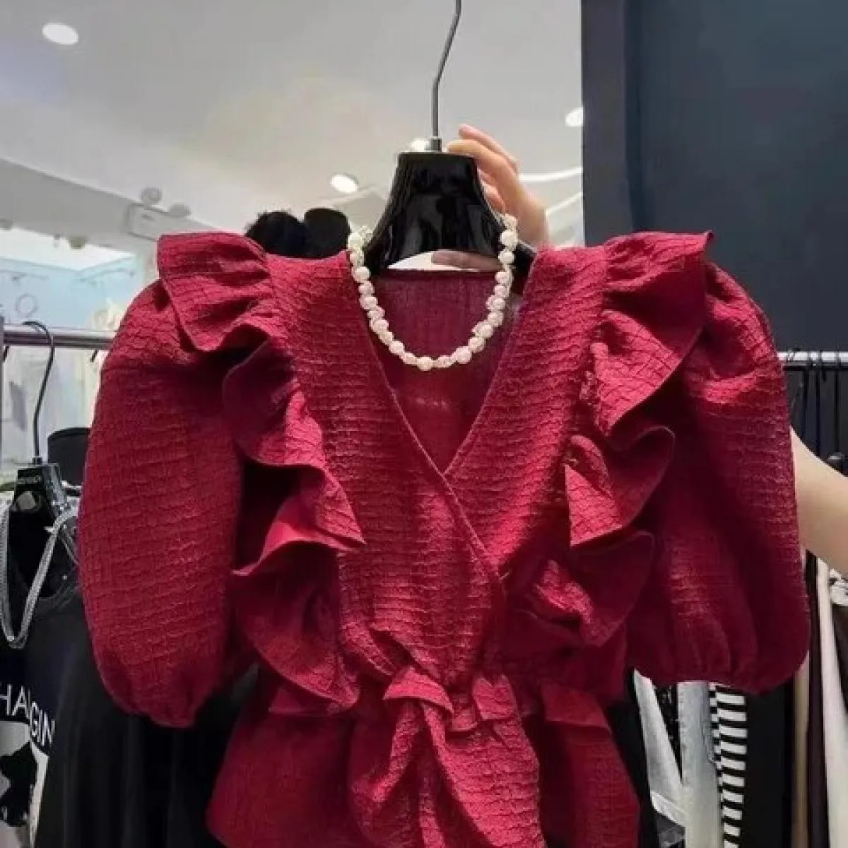 Camicia a maniche a palloncino con scollo a V flangiato nuovo temperamento estivo 2023 Collezione vita donna Top slim