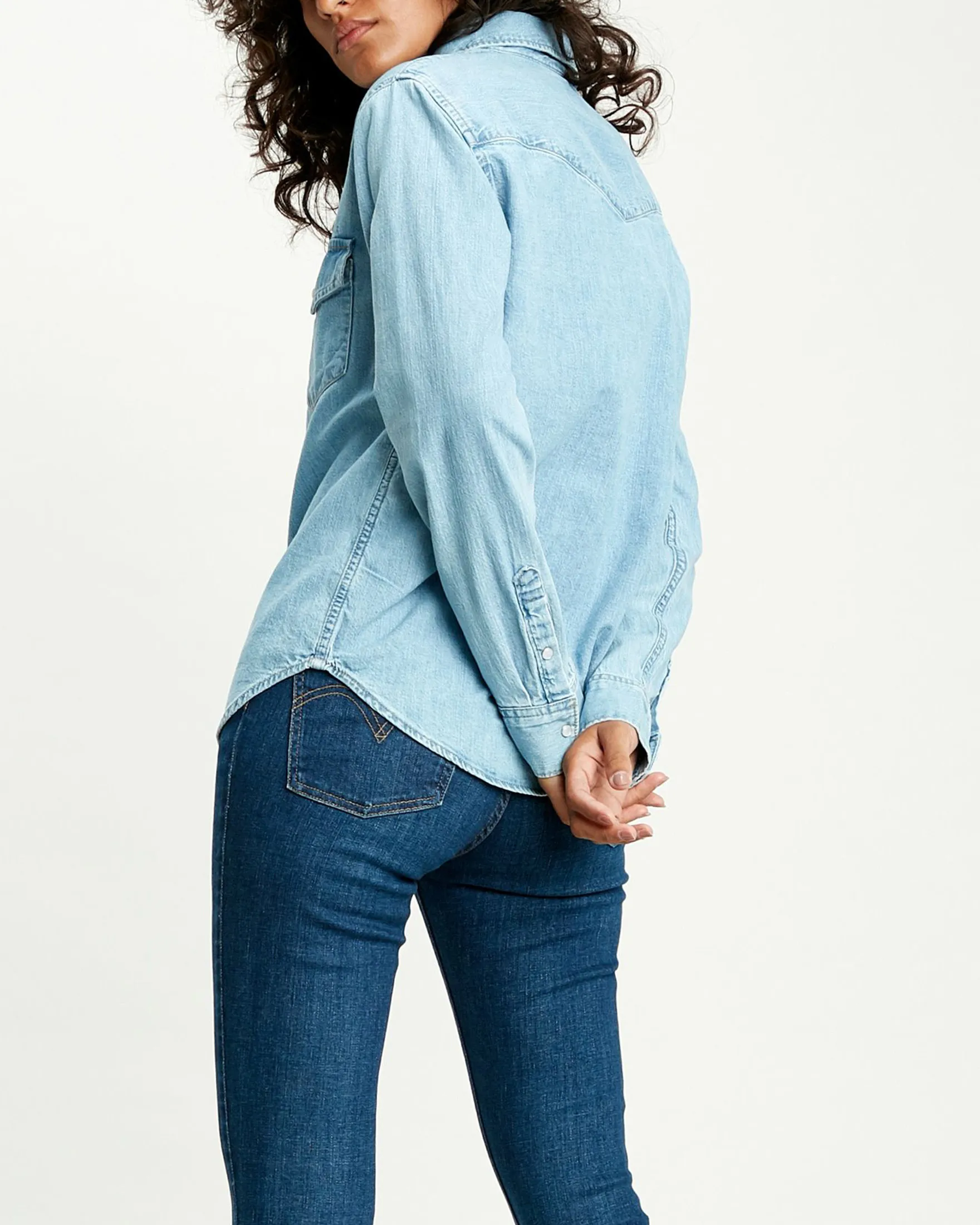Camicia azzurra oversize in denim di puro cotone lavaggio chiaro super stone washed