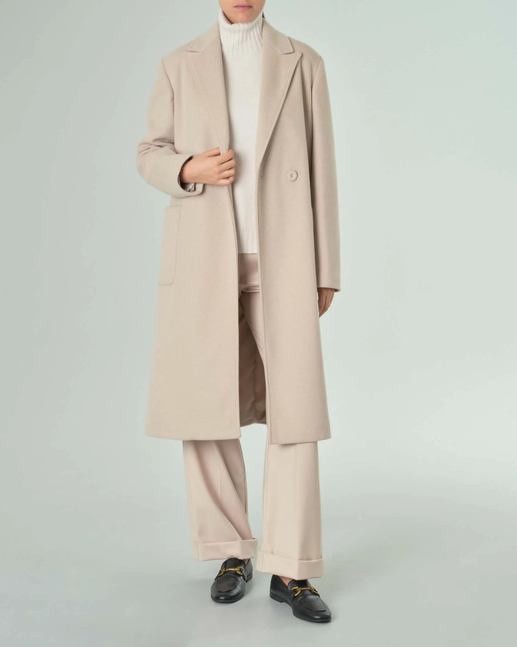 Cappotto lungo beige doppiopetto in tessuto effetto lana con maxi tasche laterali