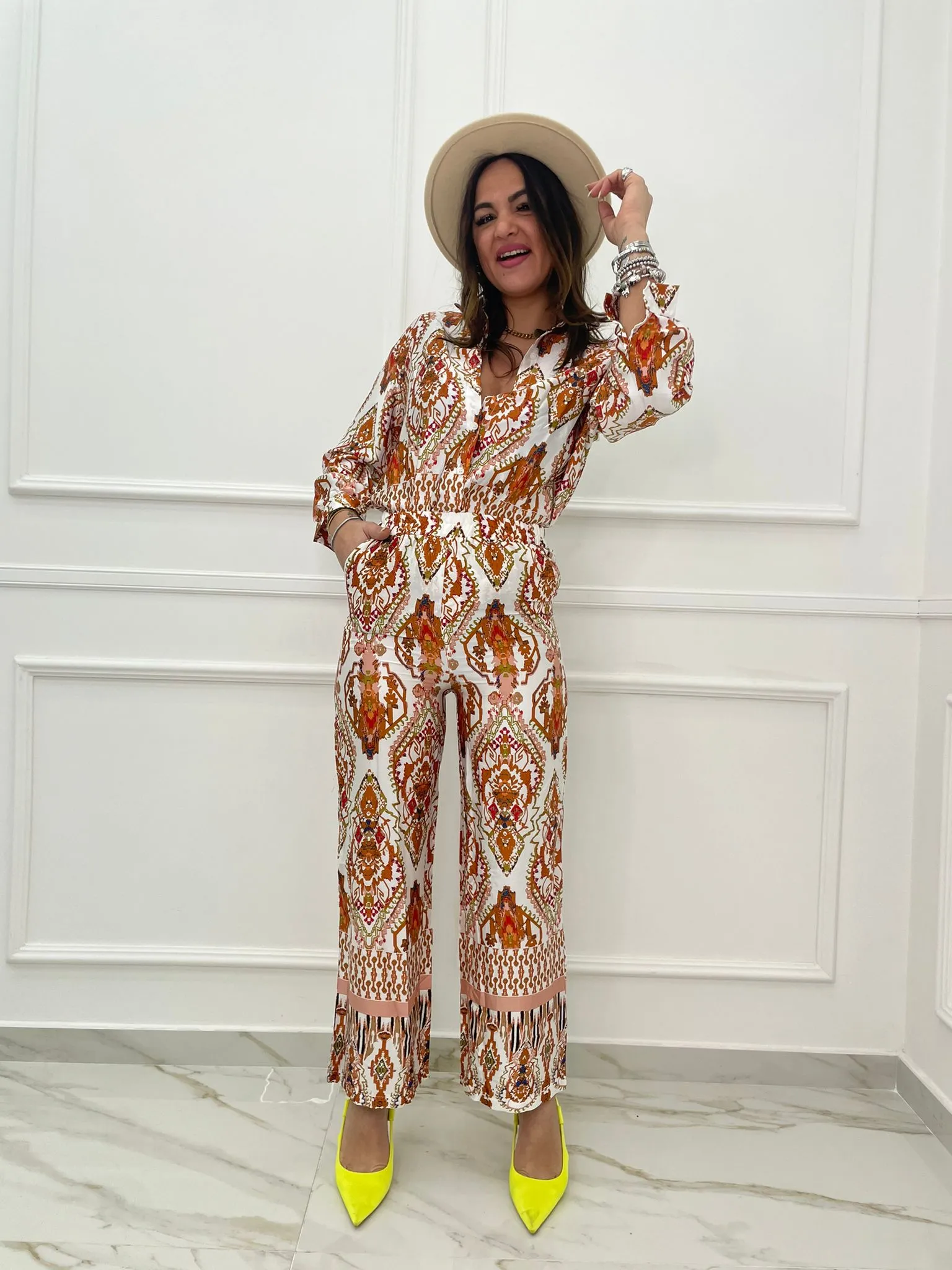 Coordinato a fantasia con camicia e pantalone palazzo