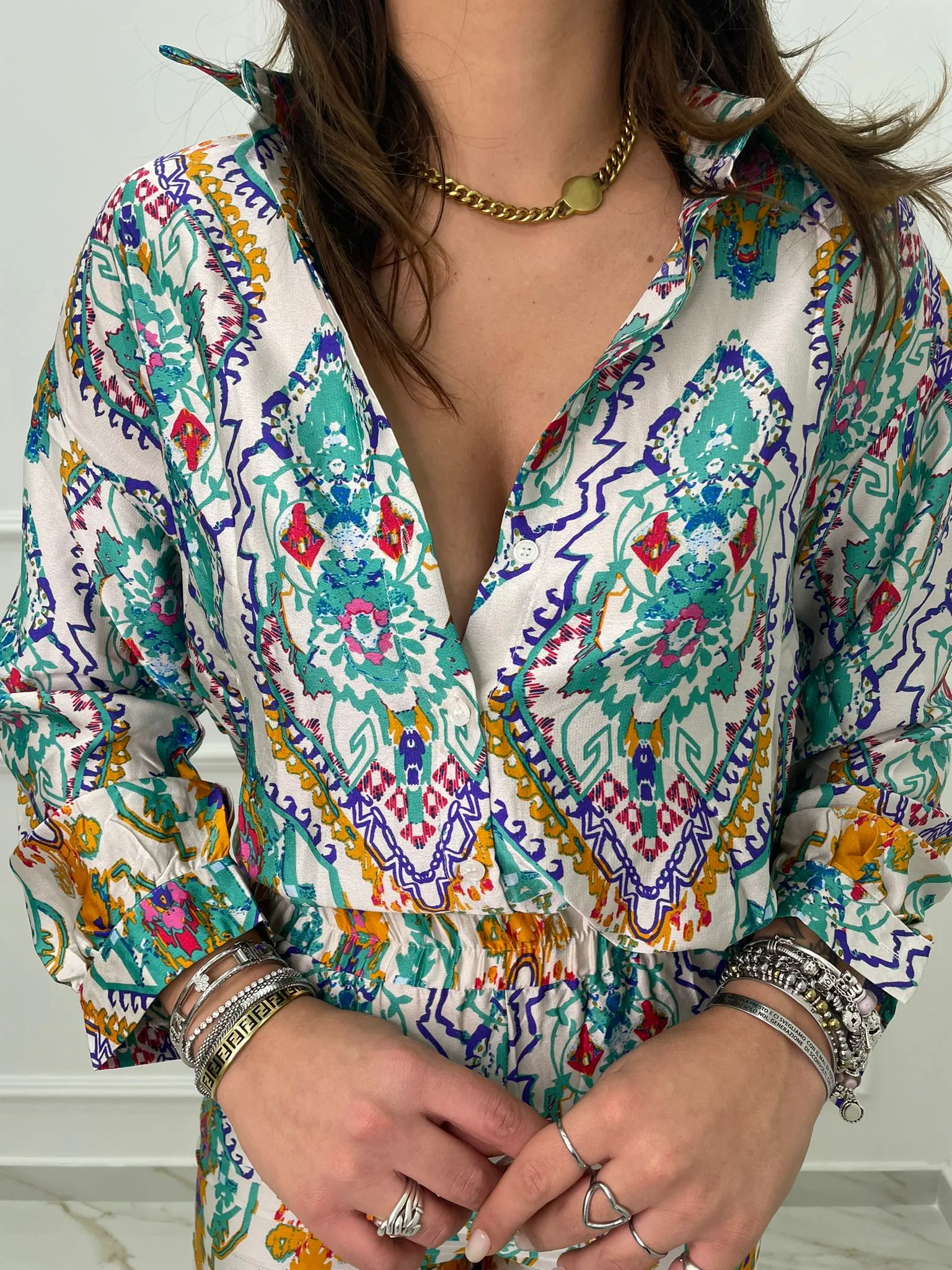 Coordinato a fantasia con camicia e pantalone palazzo
