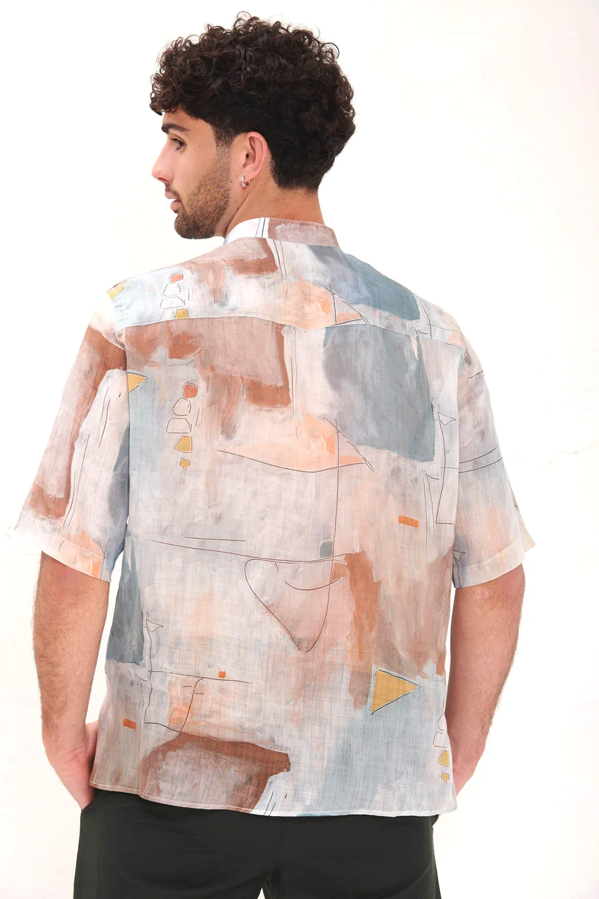 Costumein Camicia coreana a manica corta con disegno astratto