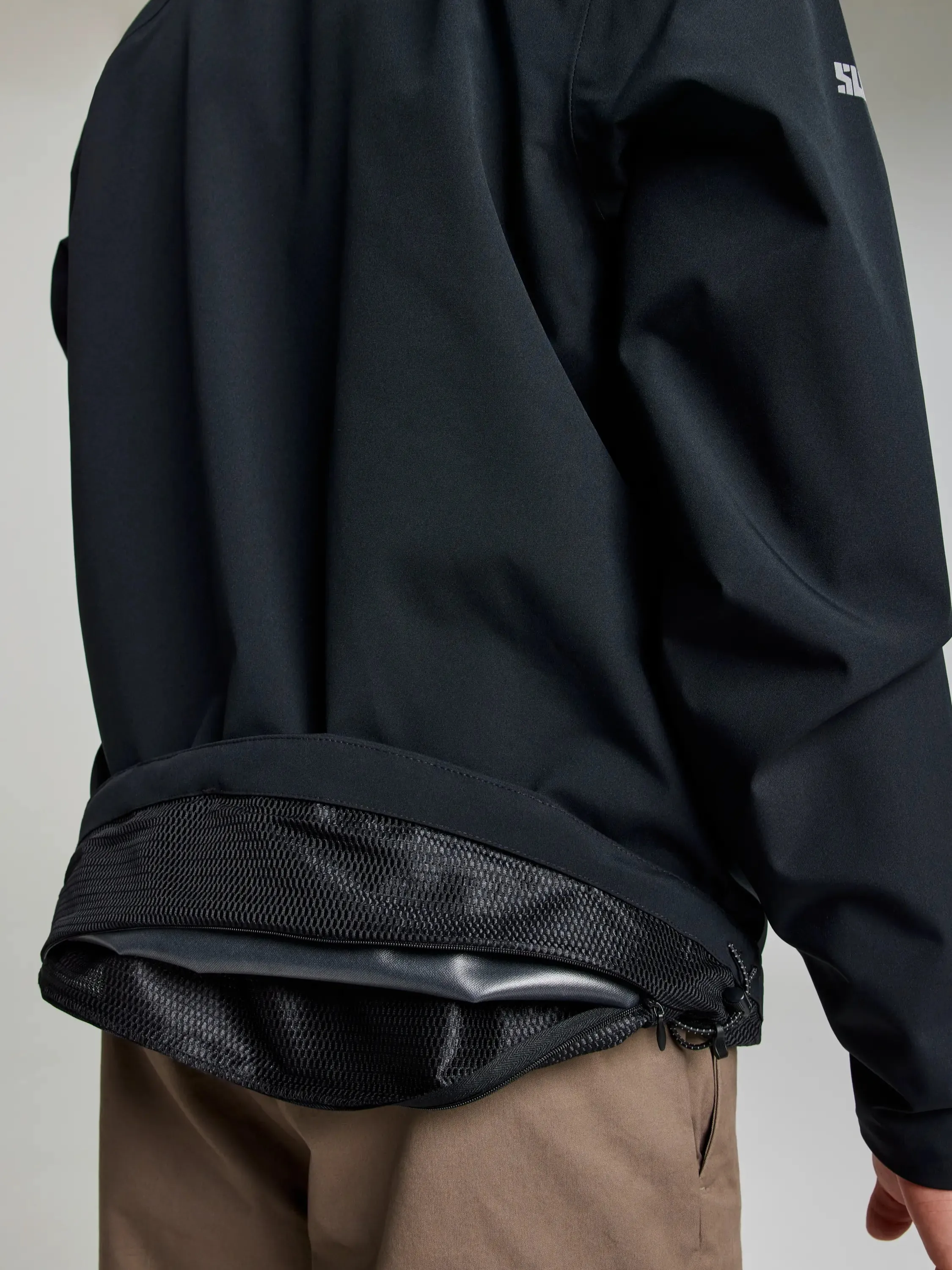   CREW HOODED JACKET Giacca Impermeabile con Cappuccio