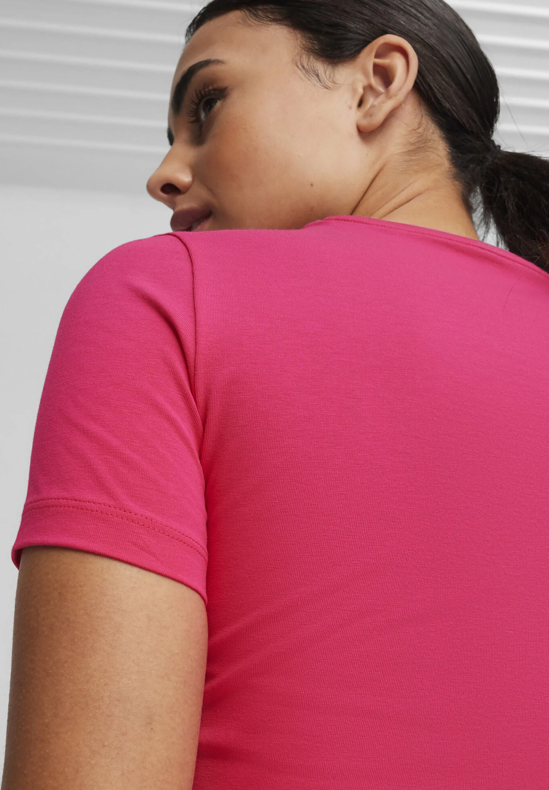 ESSENTIALS MIT SCHMALER PASSFORM - Vestito di maglina