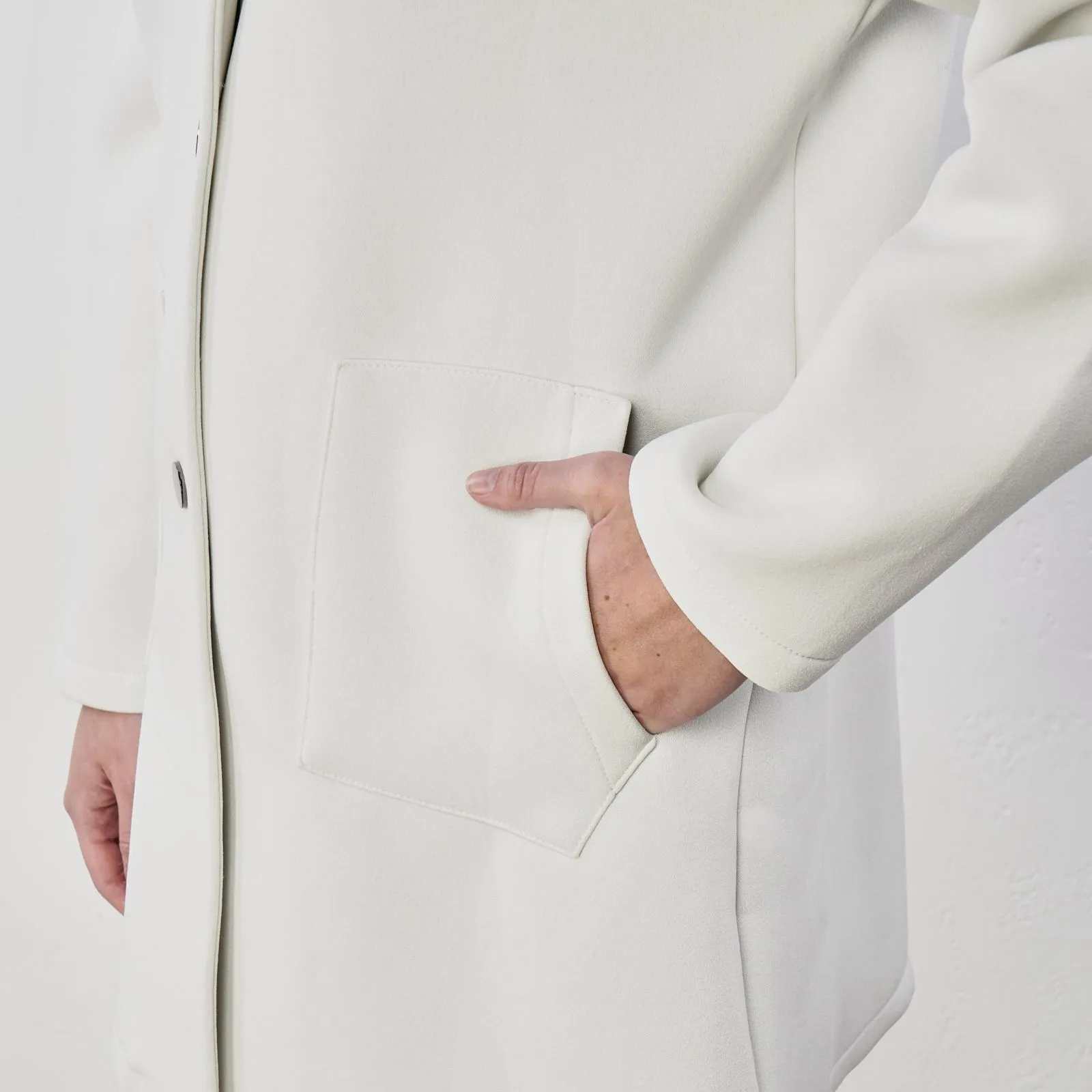 Giacca bianca con tasche in tessuto tecnico