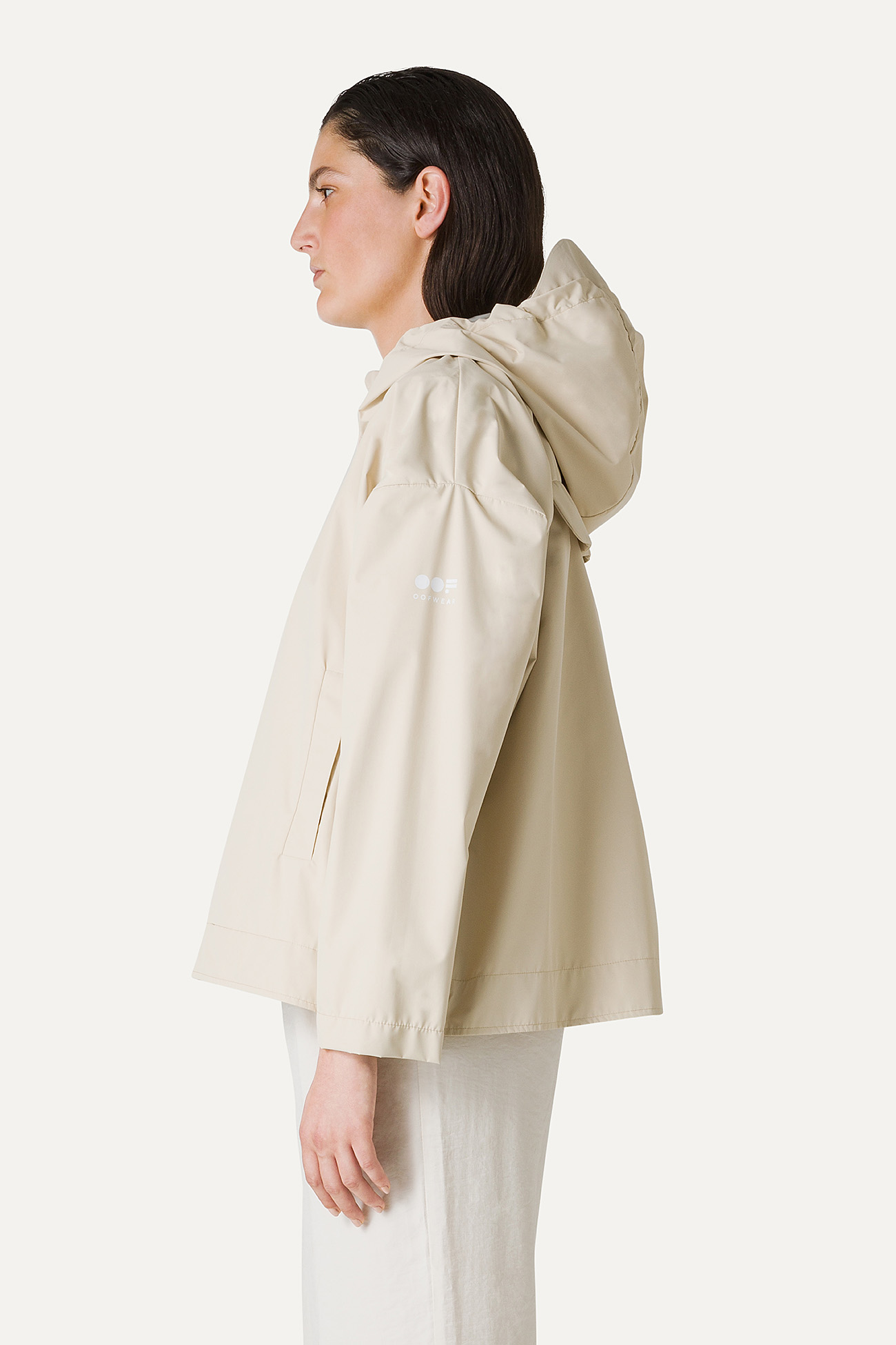 GIACCA CORTA IN NYLON CON INTERNO ARGENTO 9214 - CREMA