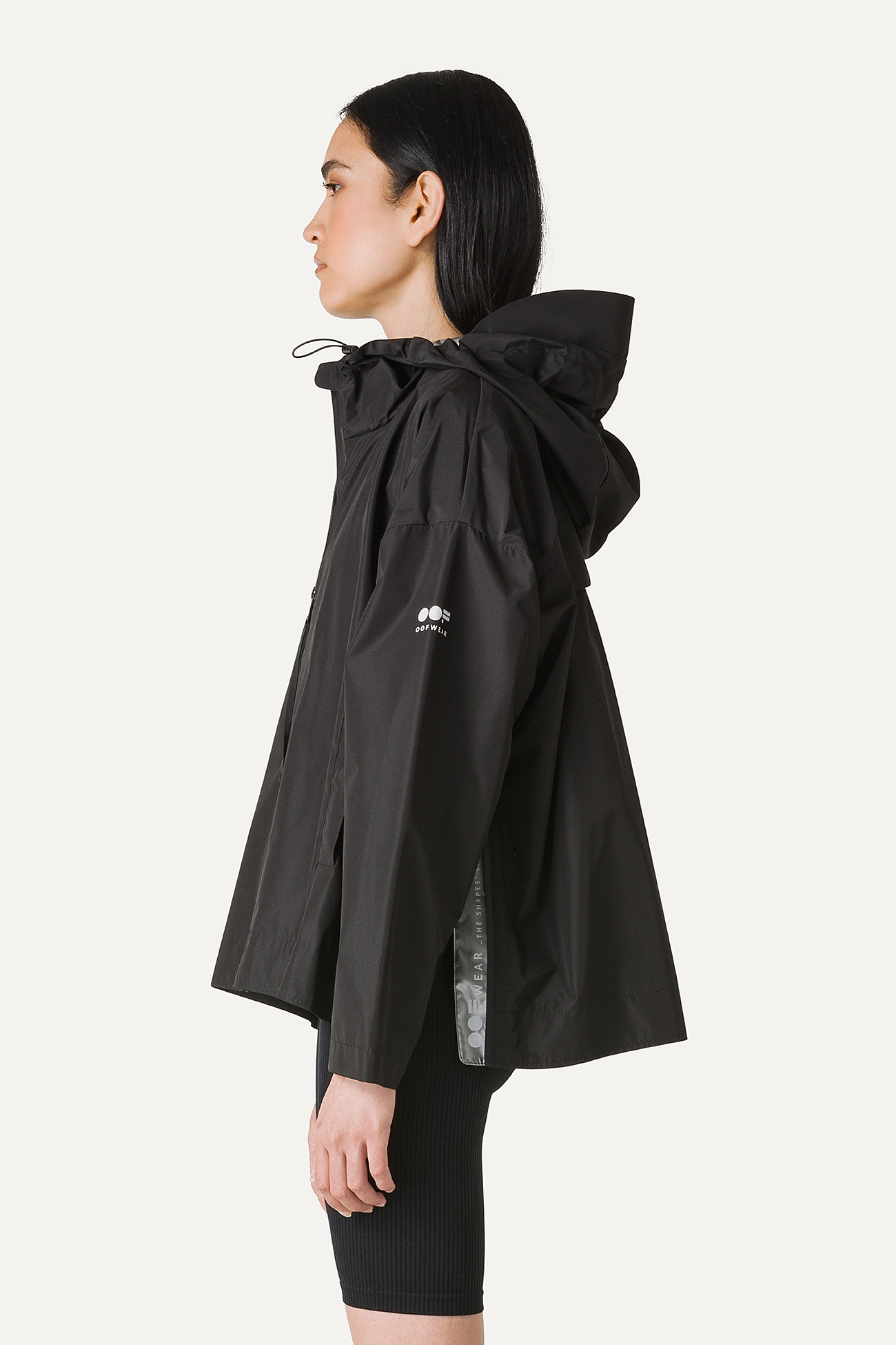 GIACCA CORTA IN NYLON CON INTERNO ARGENTO 9214 - NERO