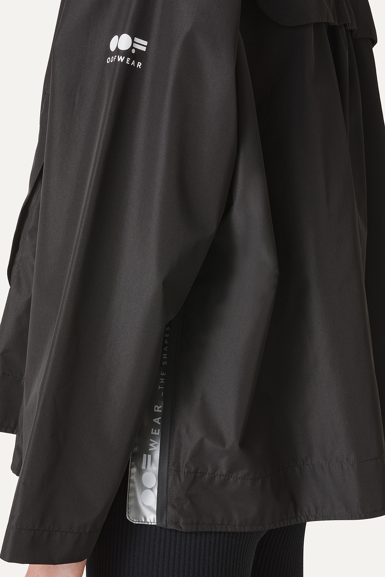 GIACCA CORTA IN NYLON CON INTERNO ARGENTO 9214 - NERO