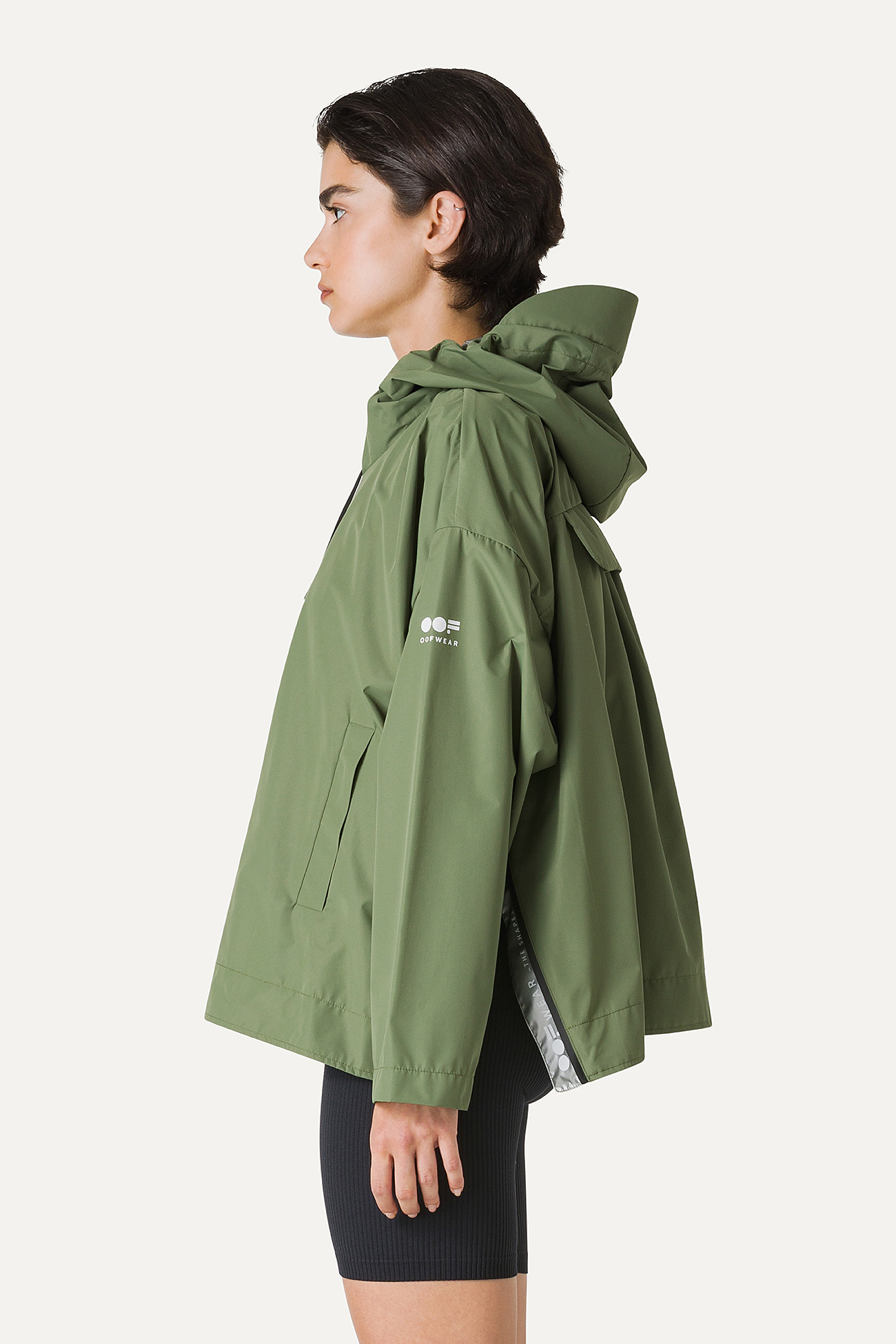 GIACCA CORTA IN NYLON CON INTERNO ARGENTO 9214 - VERDE OLIVA