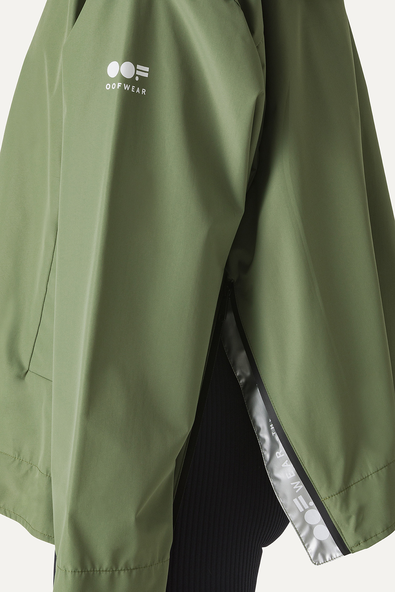 GIACCA CORTA IN NYLON CON INTERNO ARGENTO 9214 - VERDE OLIVA