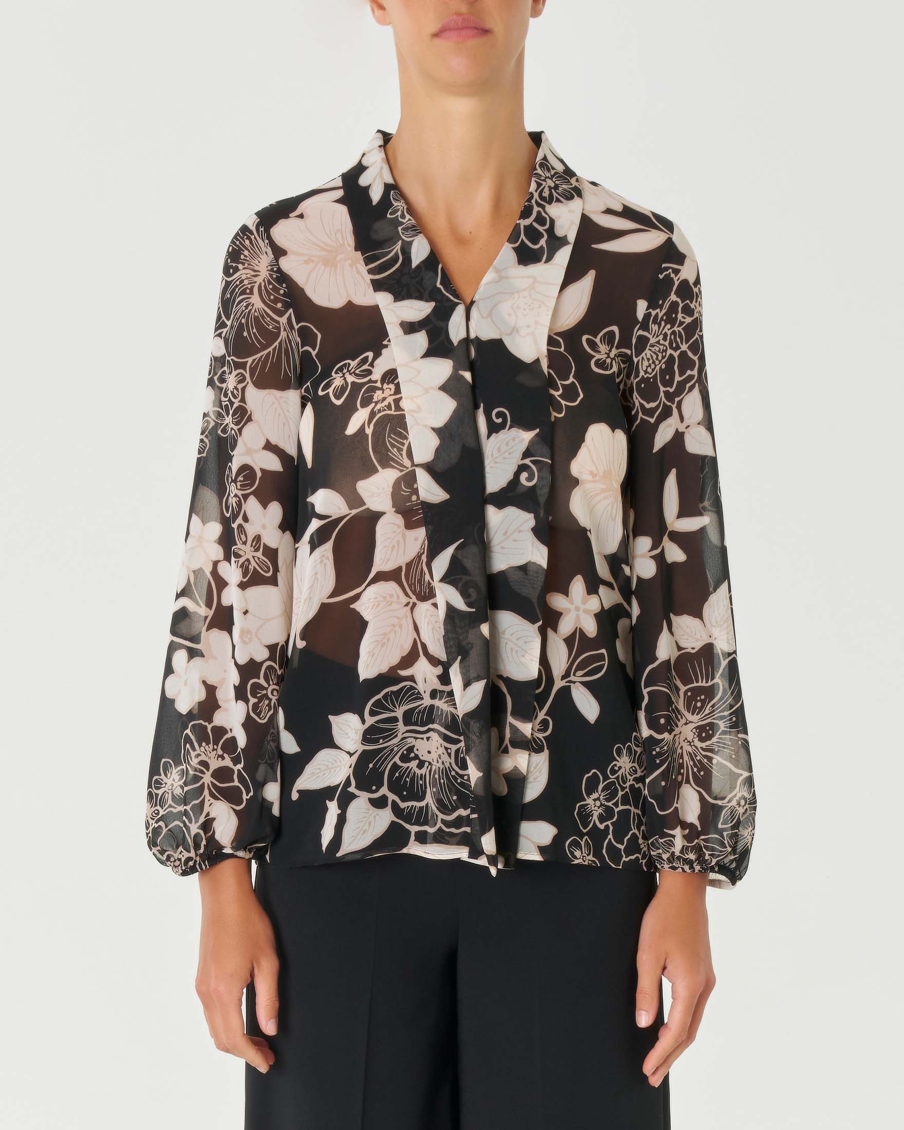 Giacca nera in georgette a fantasia fiori bianchi e beige con scollo a rever
