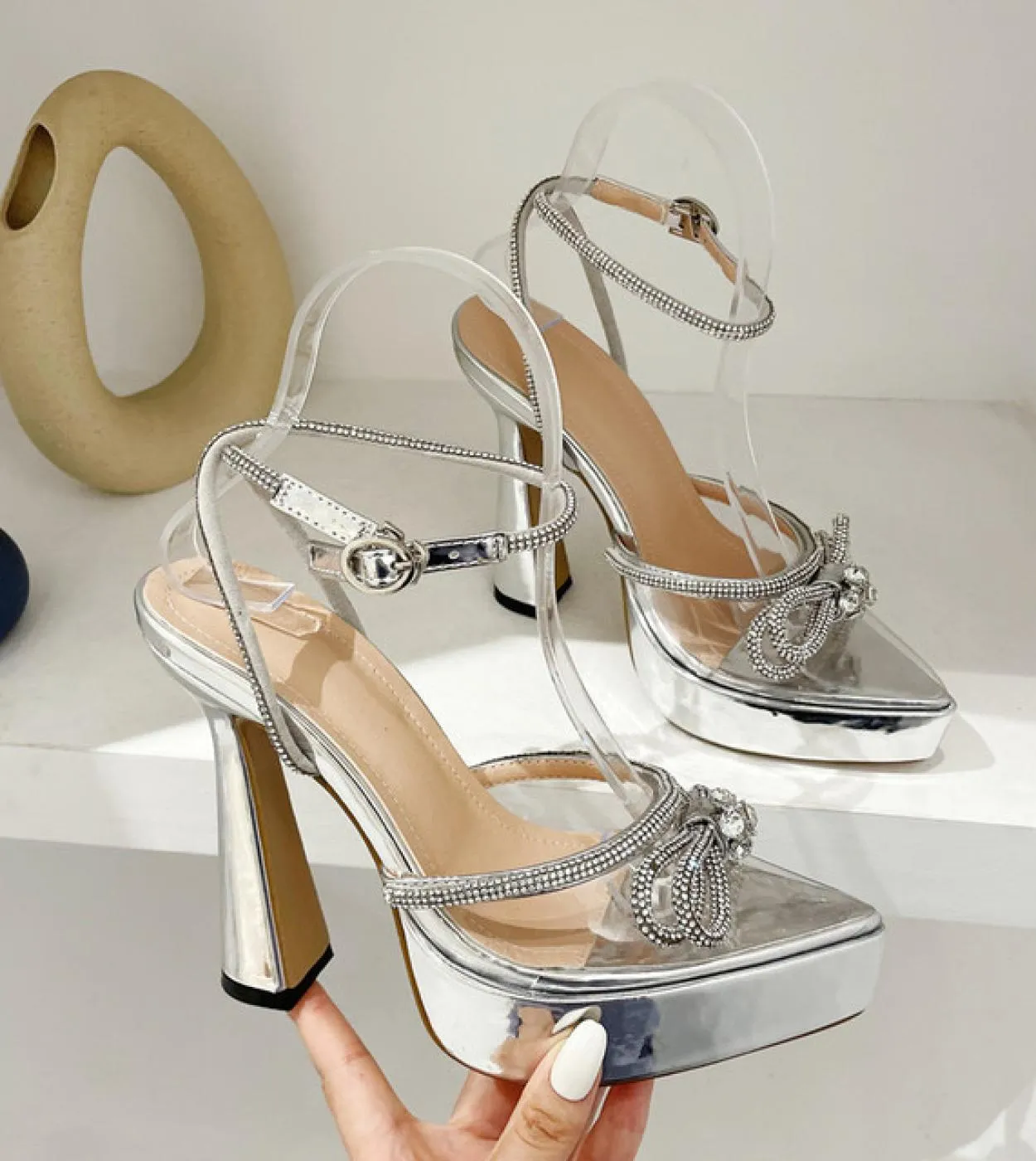 Ins Style Luxury Crystal Bowknot Sandali da donna Cinturino alla caviglia Zeppe Sandali gladiatore Fashion Summer Chunky Shoe