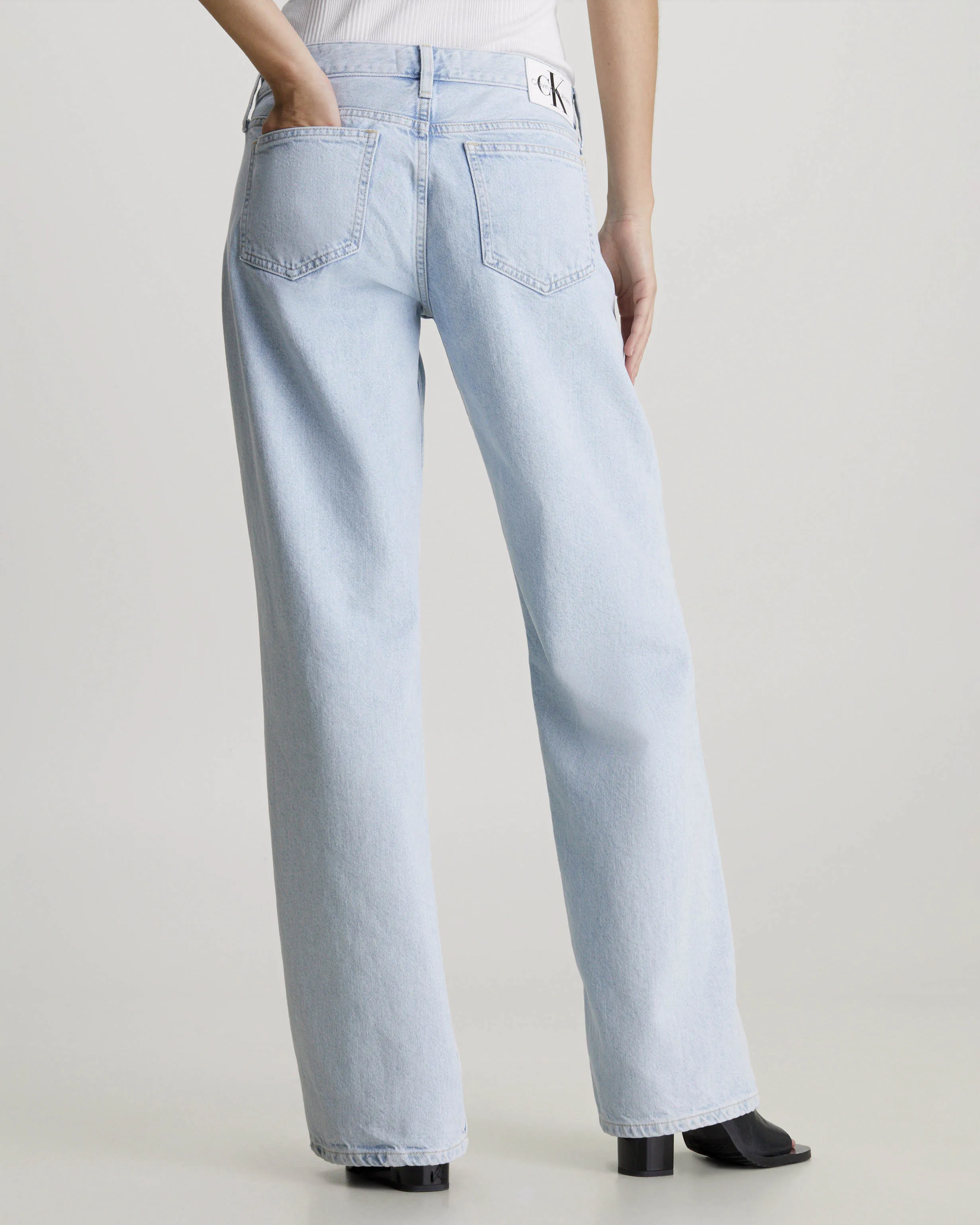 Jeans baggy lavaggio bleach in cotone riciclato a vita basso