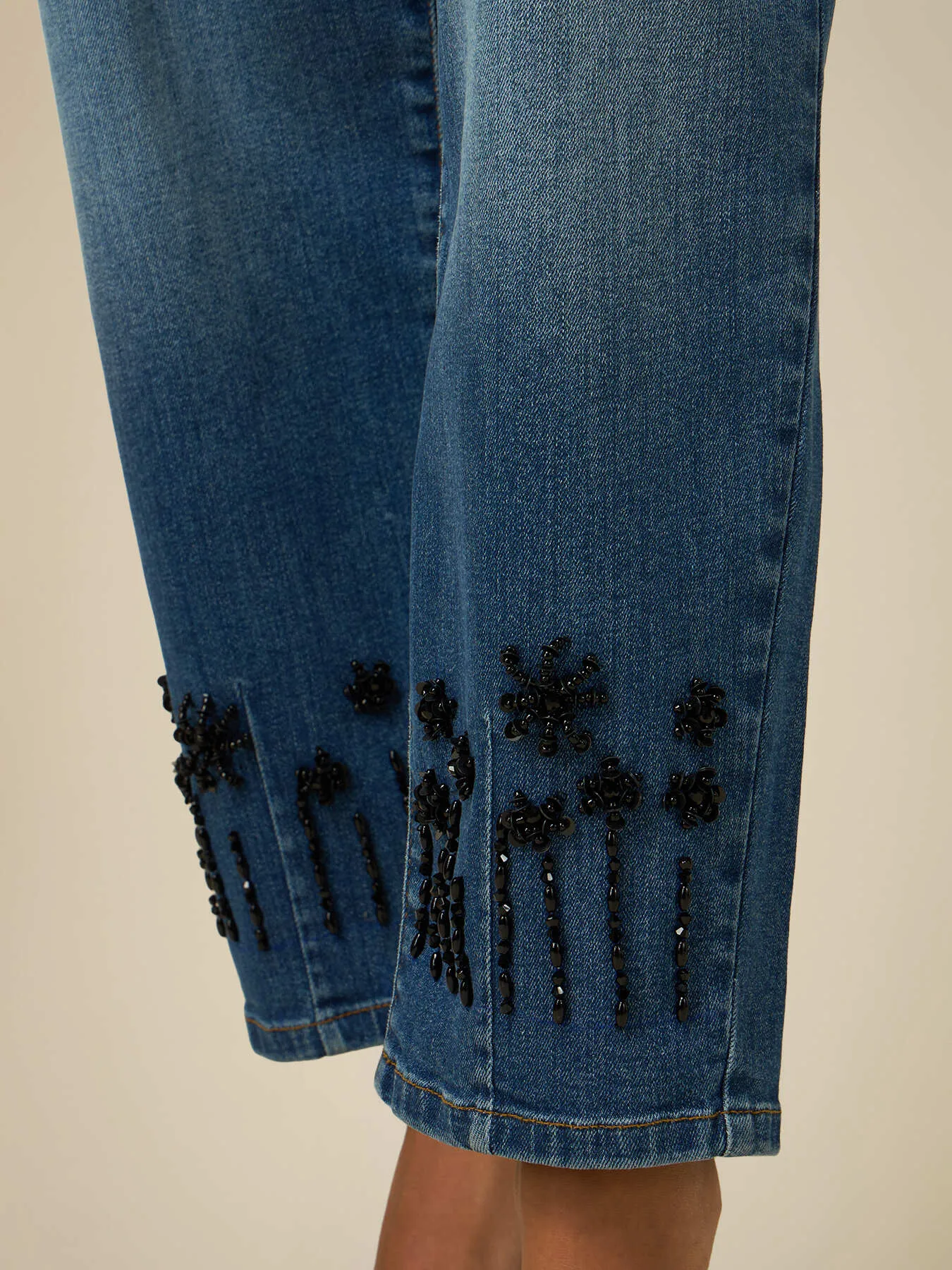 Jeans boyslim con ricamo gioiello
