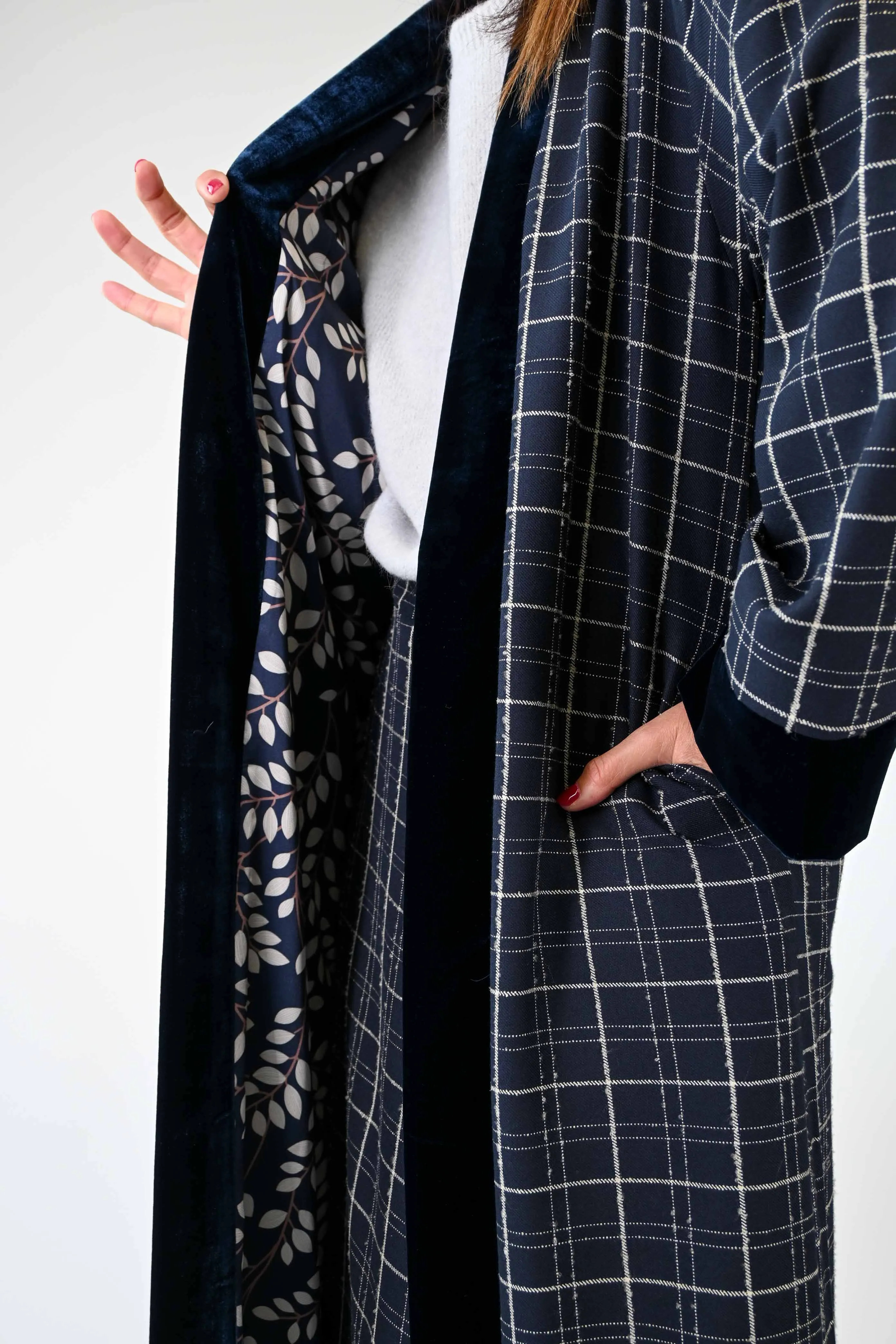 KIMONO LUNGO A QUADRI CON PROFILI VELLUTO BLU