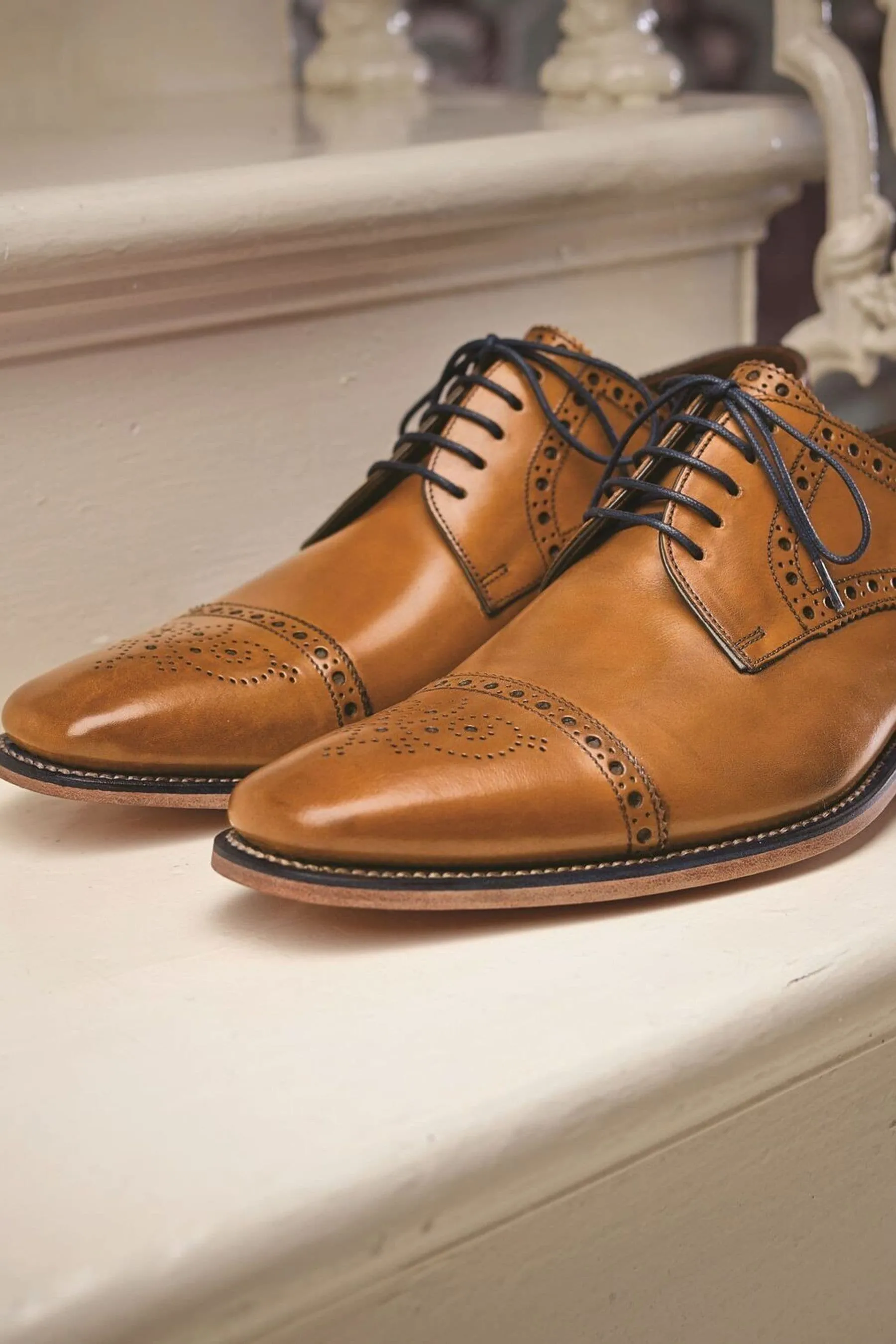 Loake - Foley - Scarpe semi brogue in pelle di vitello    