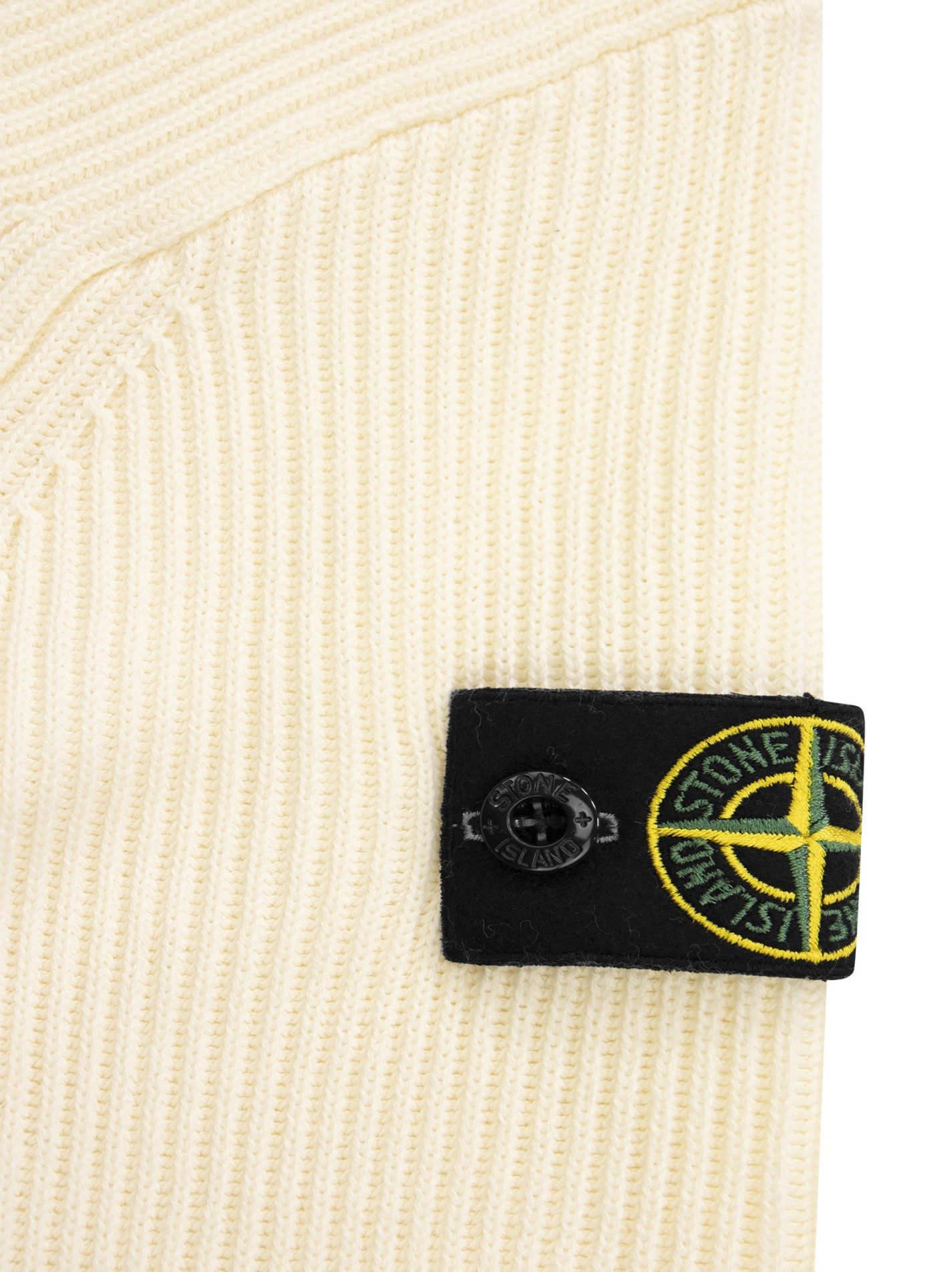 Maglione a coste con badge Stone Island sul braccio
