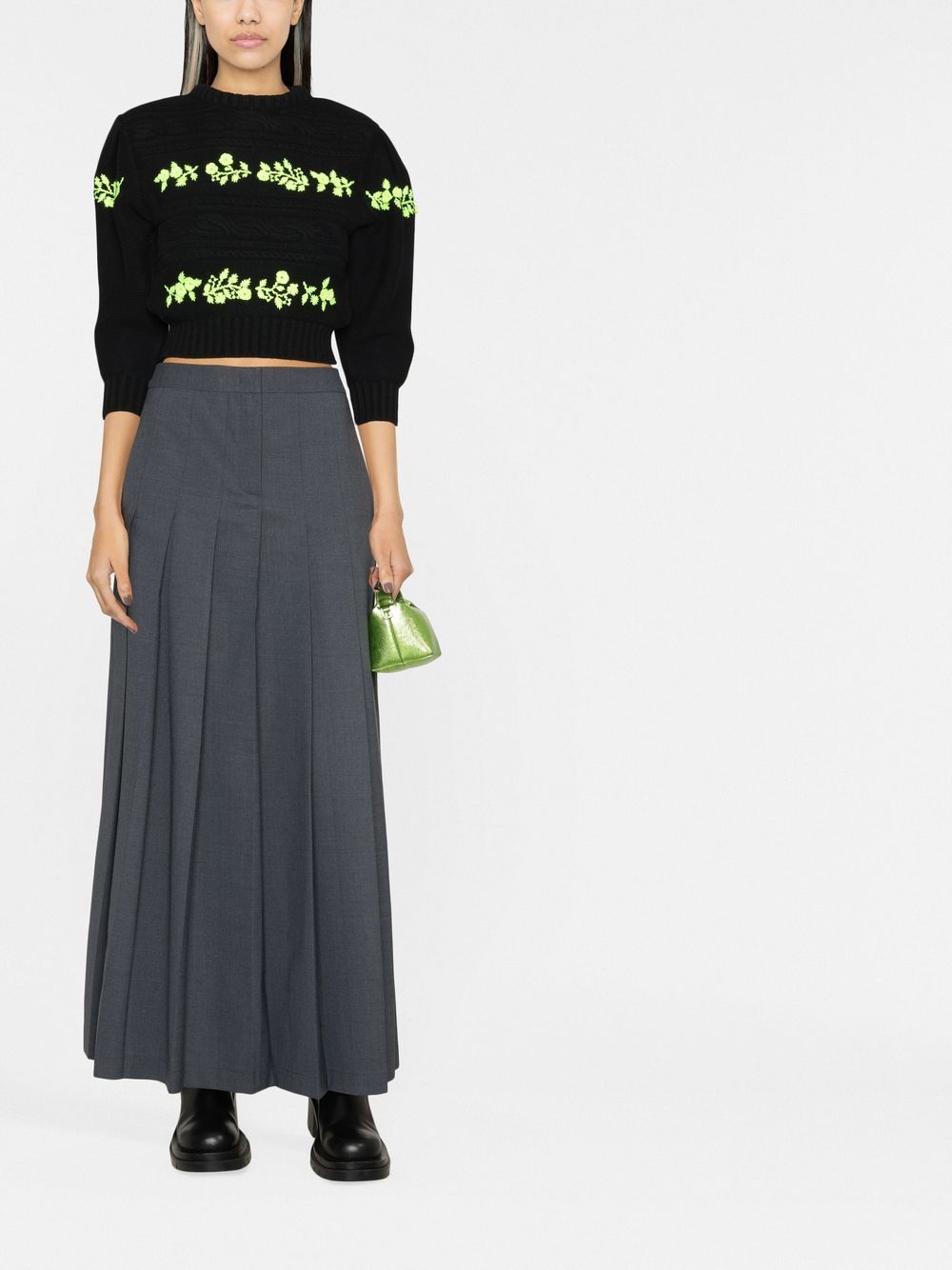 maglione con ricamo fluo