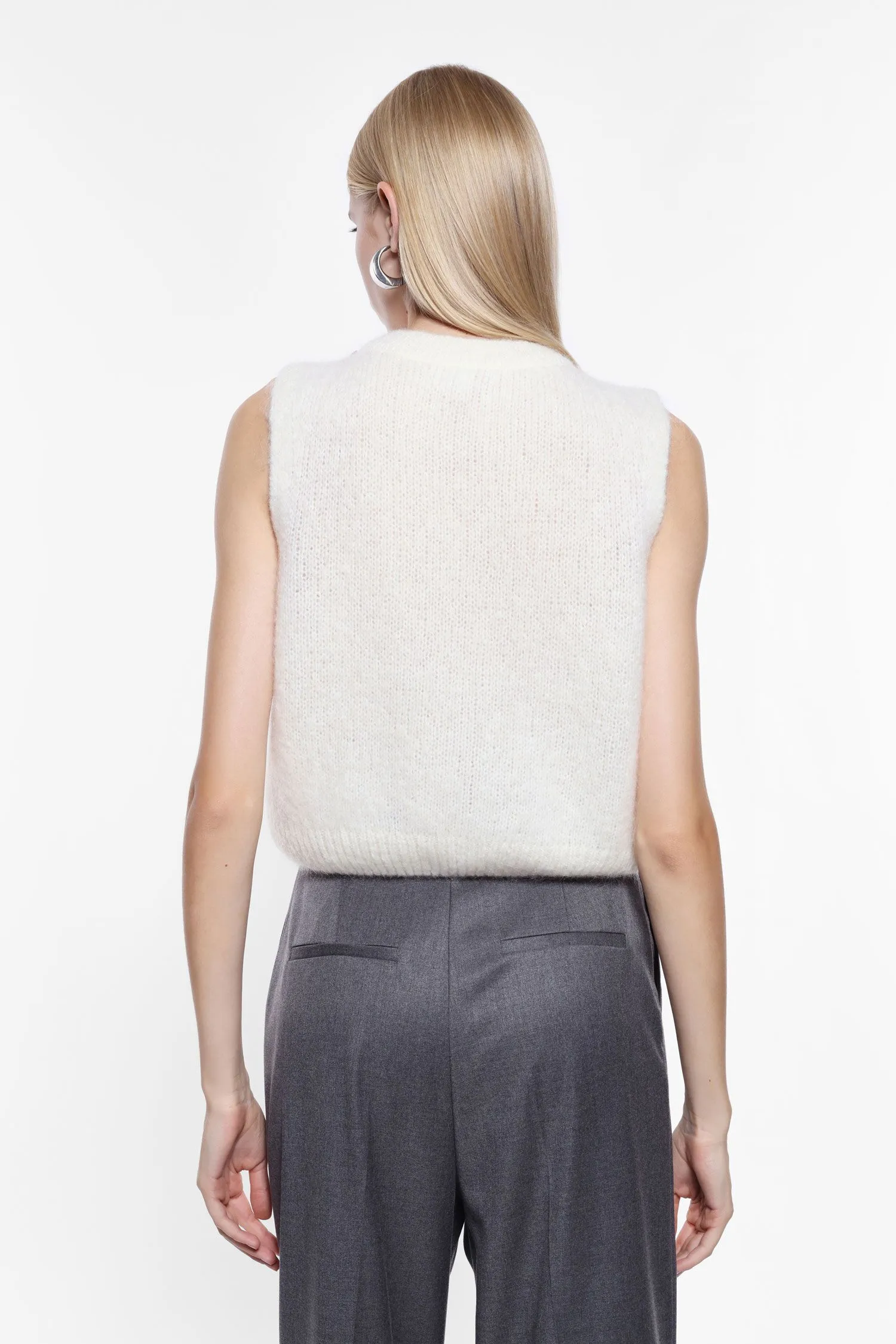   Maglione smanicato con scollo tondo     