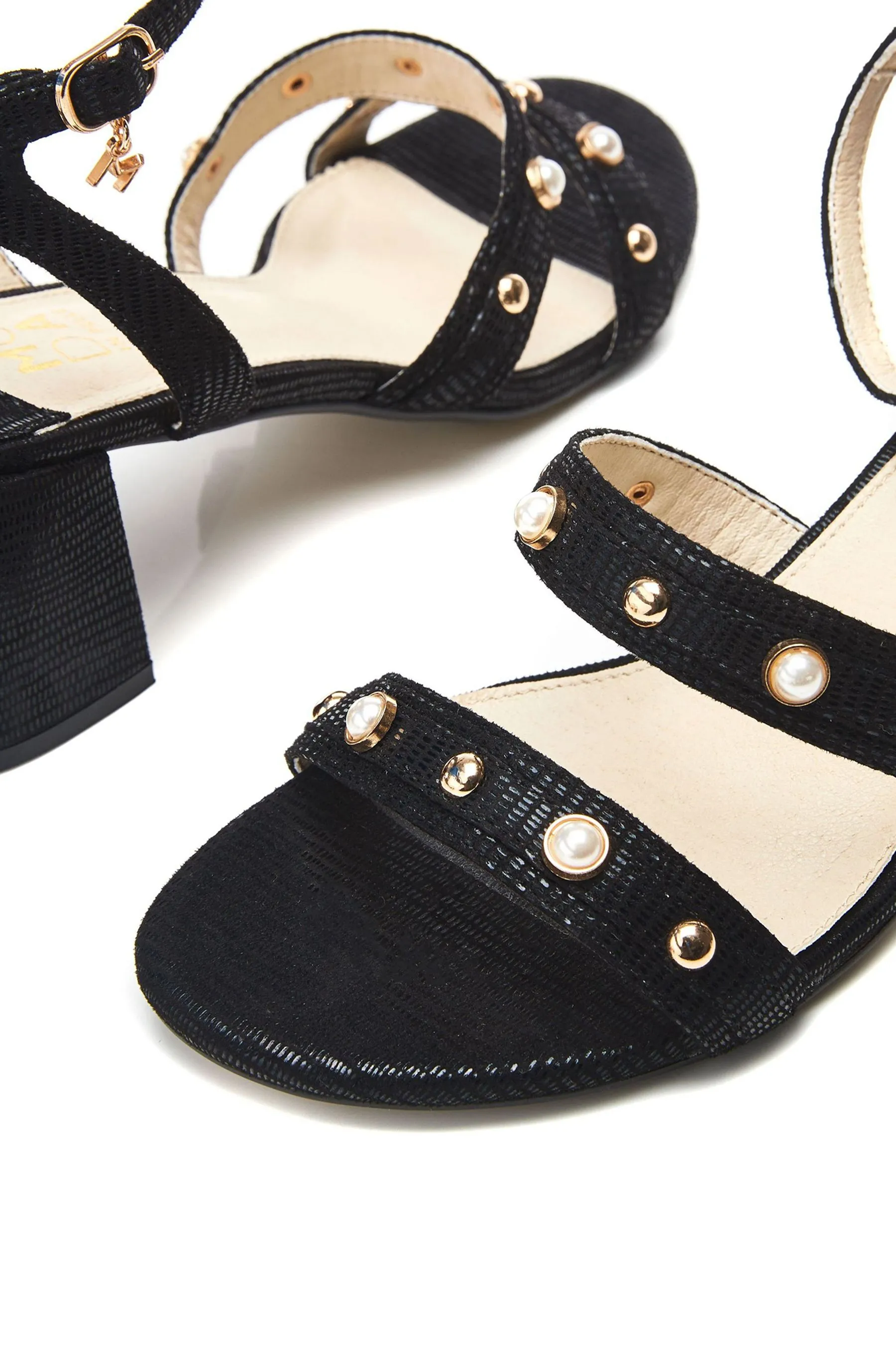 Moda in Pelle Morrila - Sandali in due parti con perle