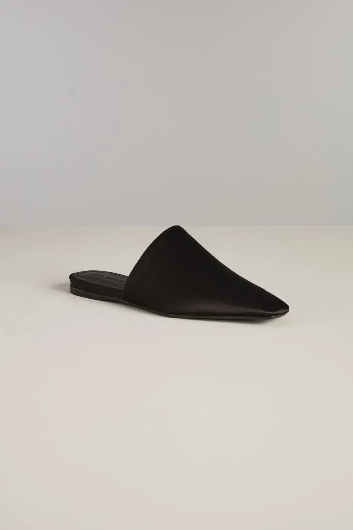 Mule in raso