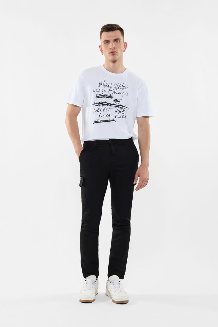 Pantaloni cargo con tasche verticali