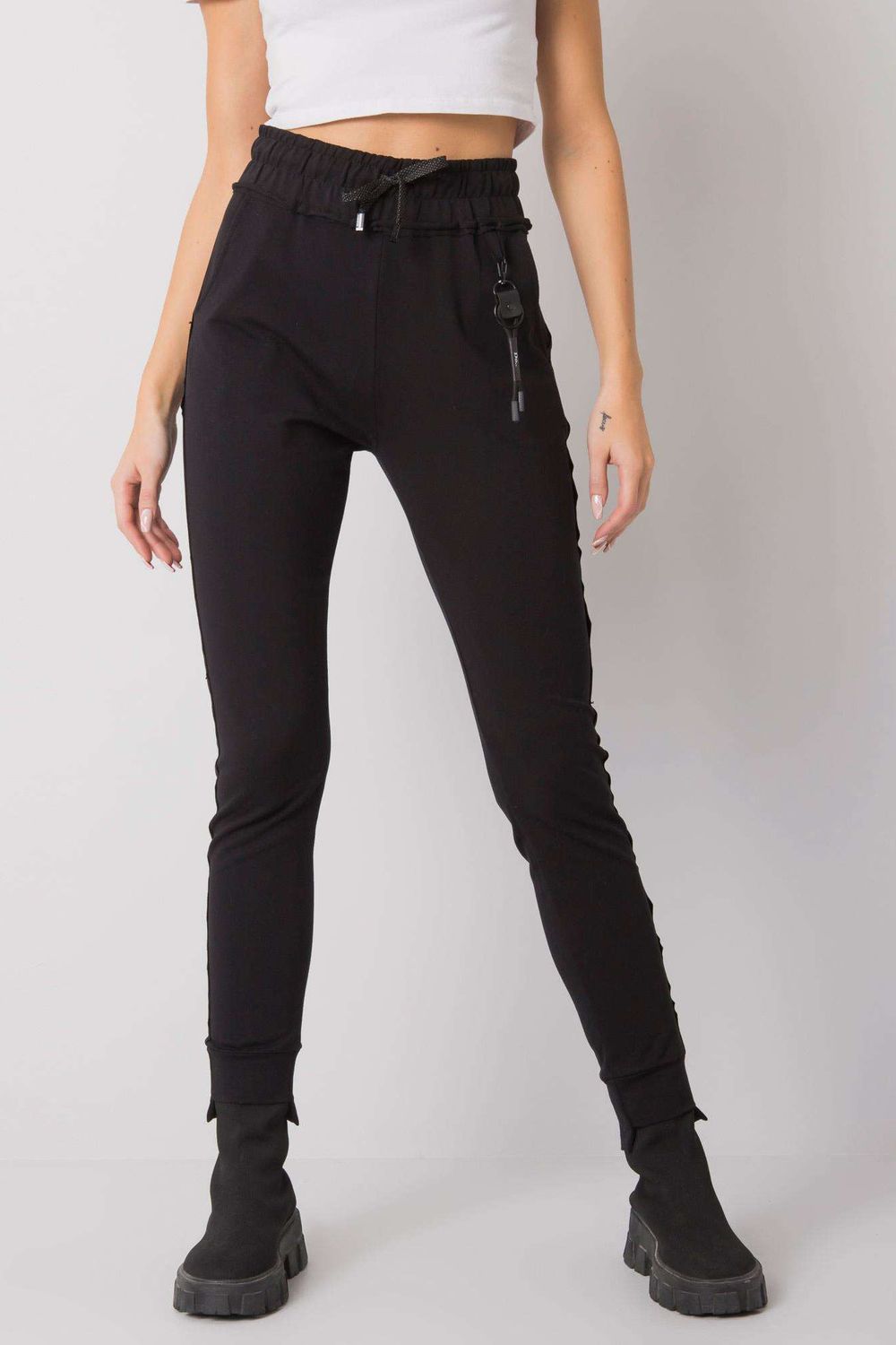 Pantaloni model 159822 Relevance