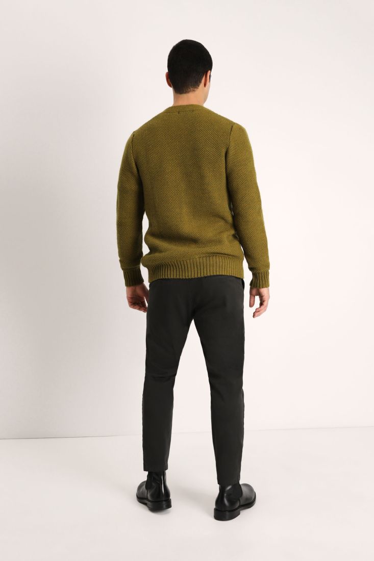 Pantaloni slim-fit monocolour con dettaglio patch
