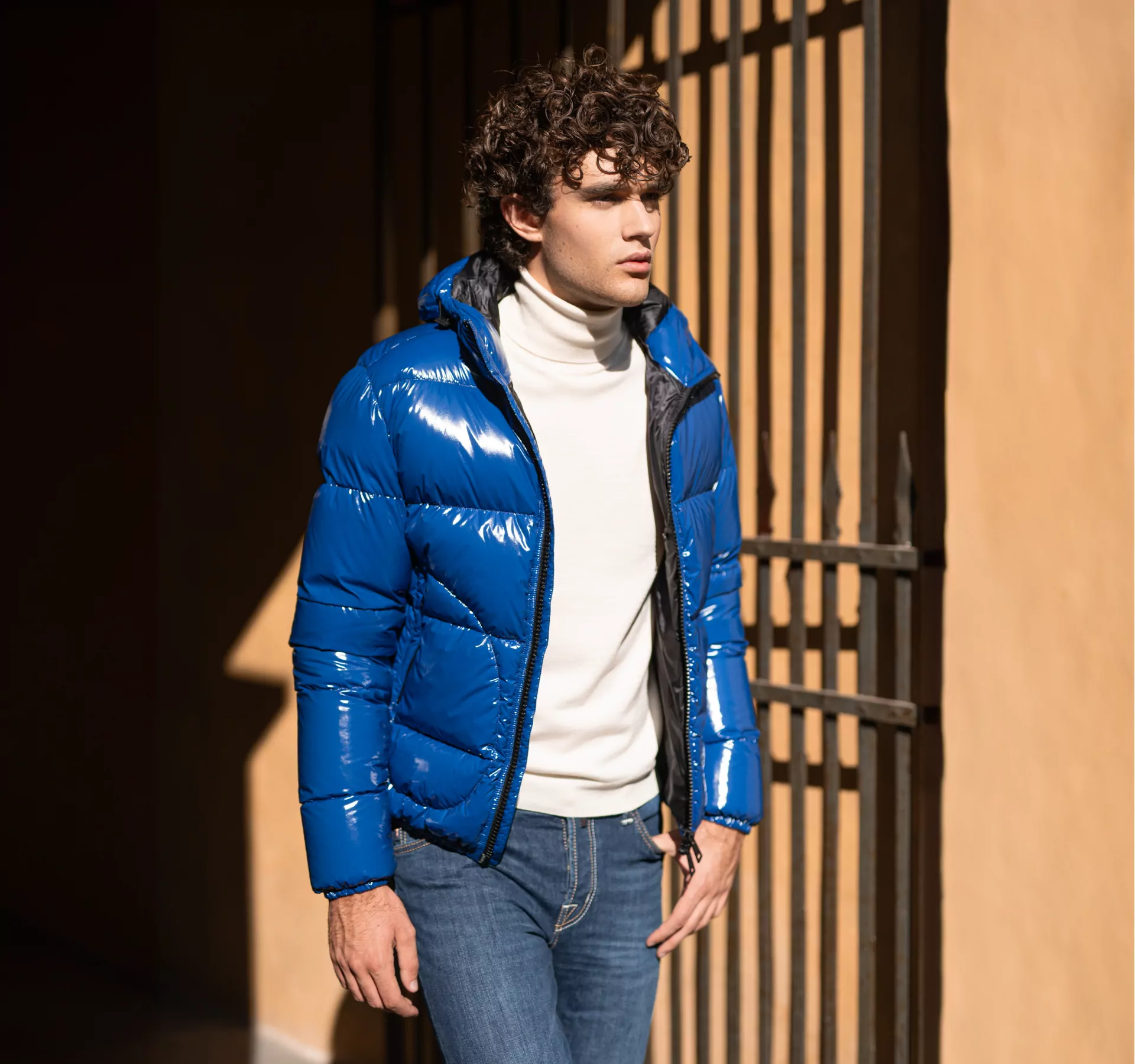 Piumino con cappuccio nylon gloss