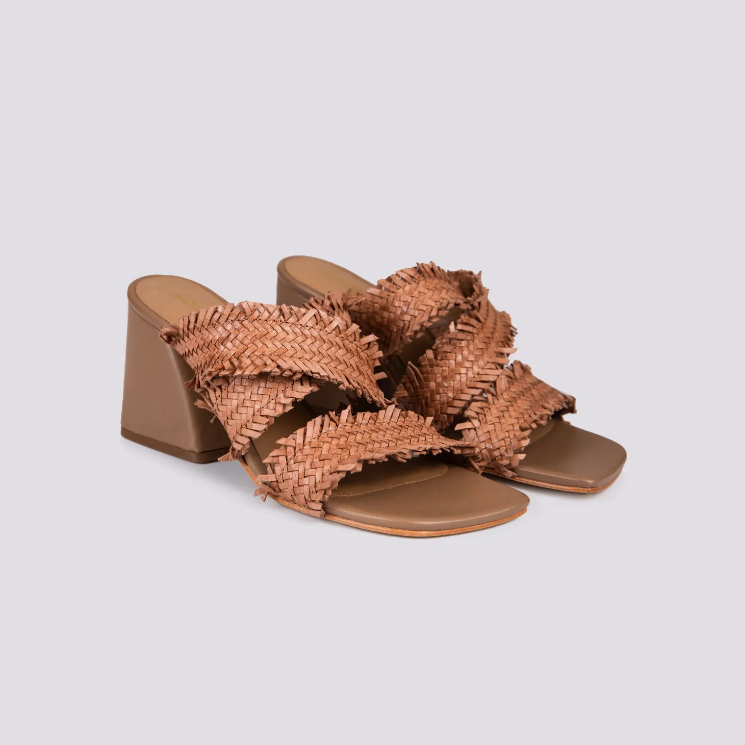 Sabot in pelle intrecciata cuoio con tacco spesso