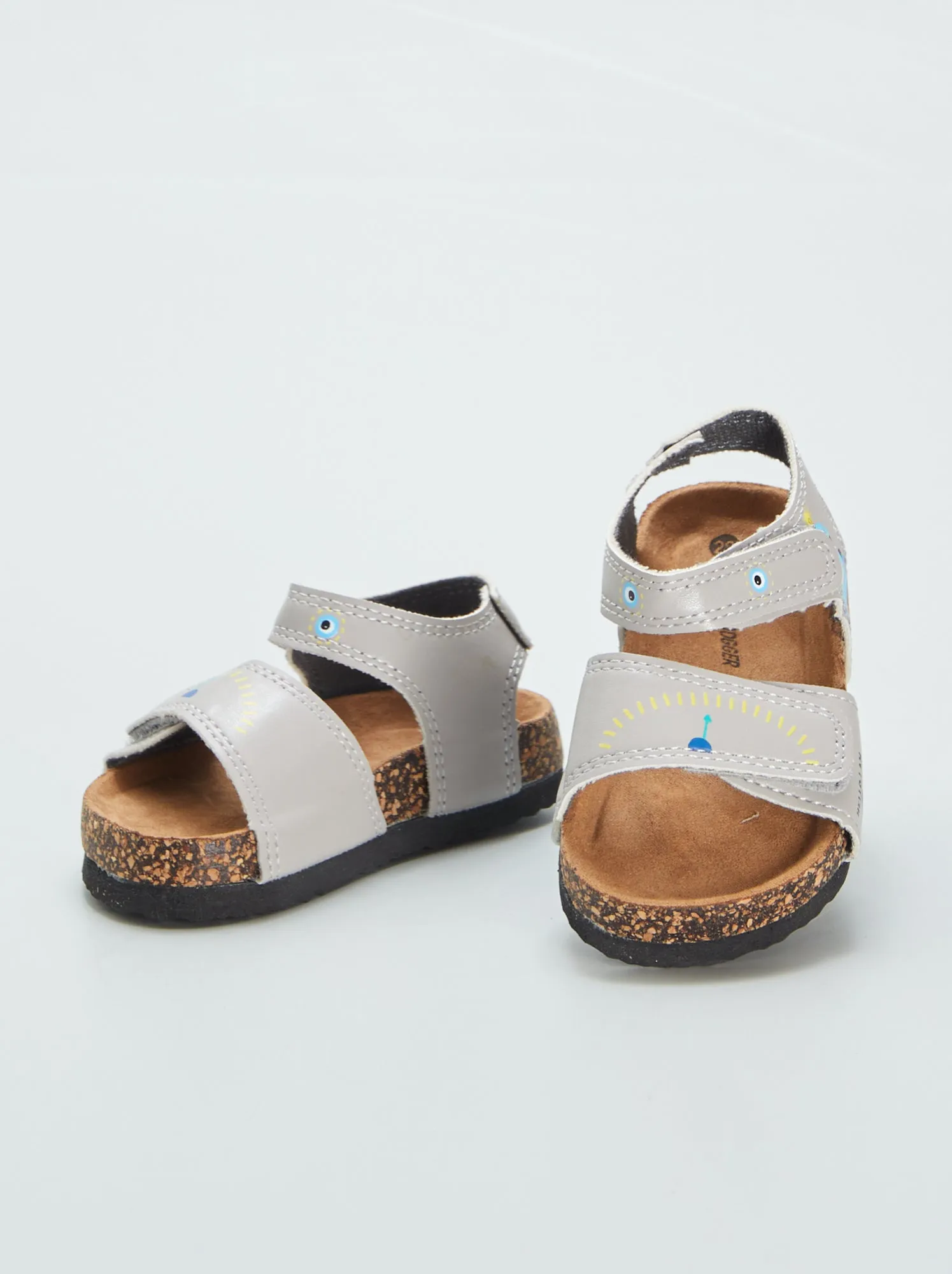 Sandali con cinturini stampati - GRIGIO