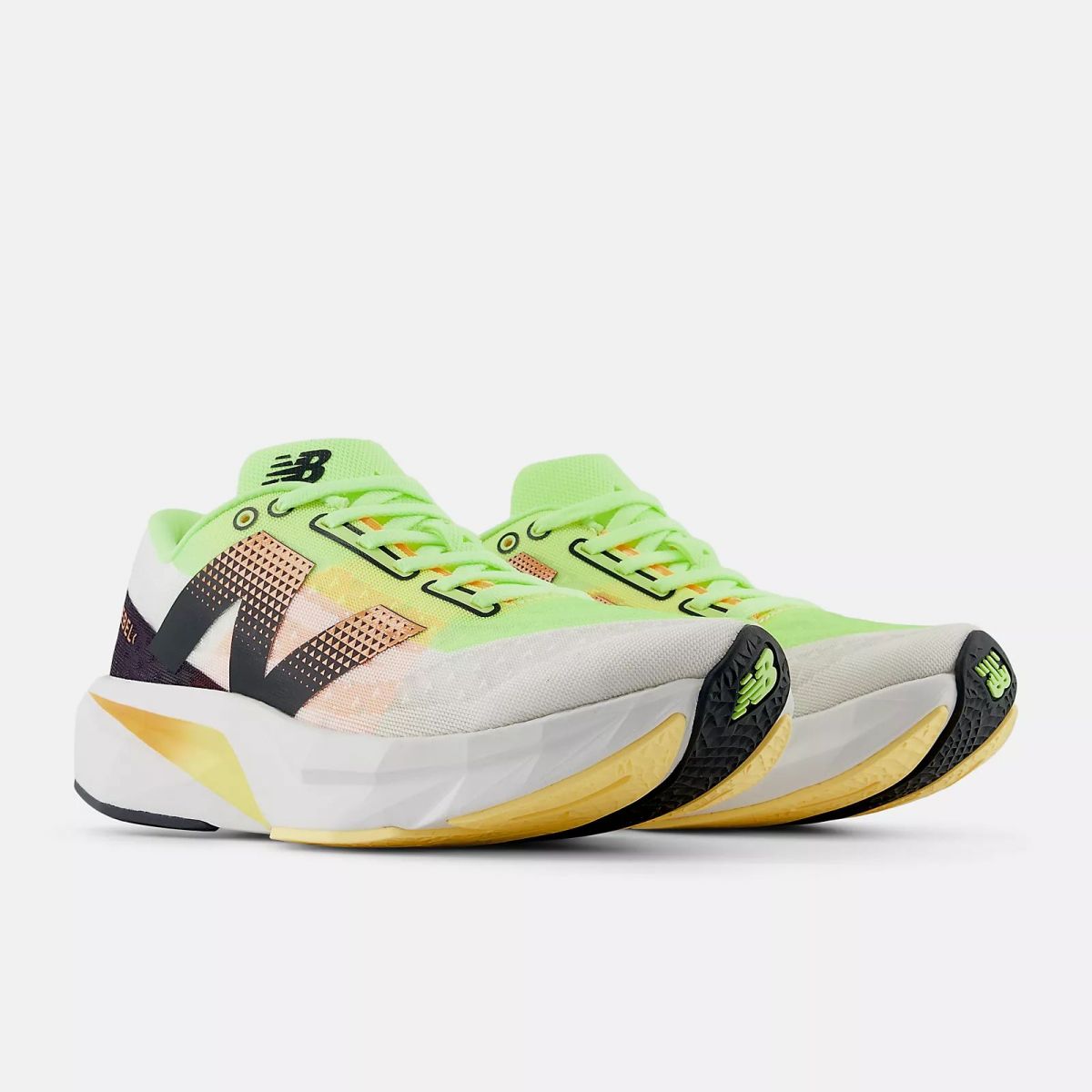 SNEAKERS Uomo NEW BALANCE MFCXLL4 FUELCELL REBEL V4