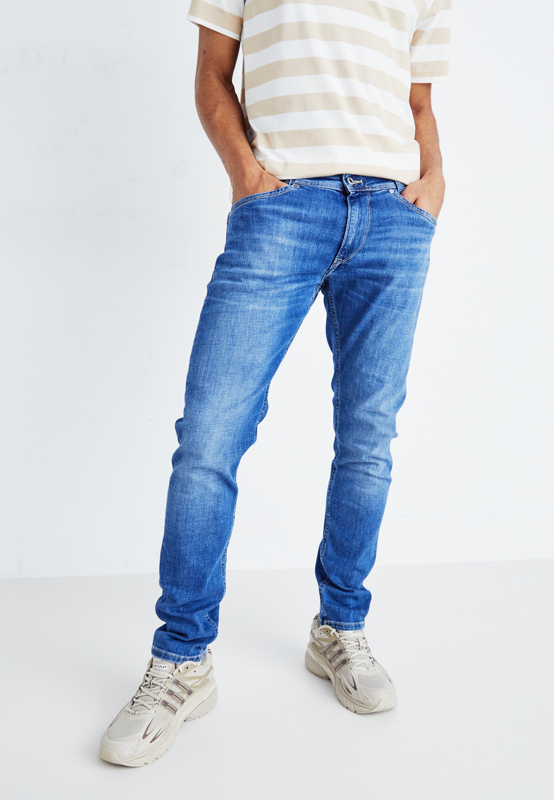 TAPERED JEANS - Jeans Tapered Fit