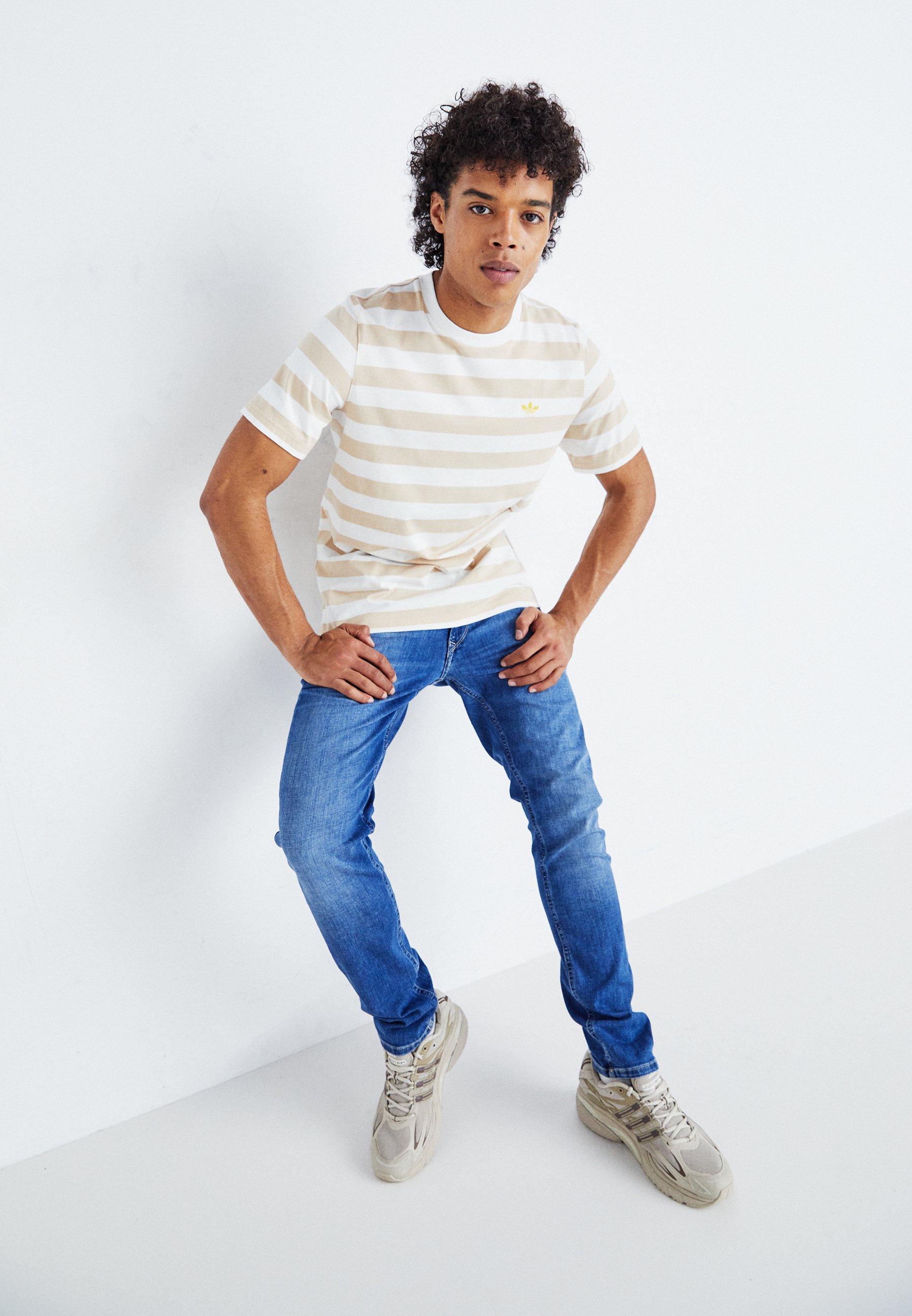 TAPERED JEANS - Jeans Tapered Fit