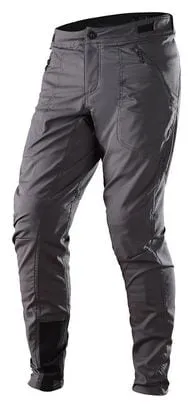 Troy Lee disegna i pantaloni Skyline IRON