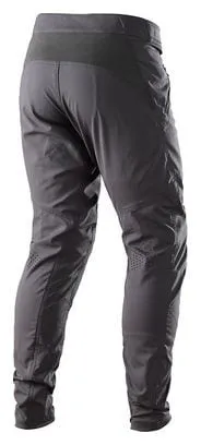 Troy Lee disegna i pantaloni Skyline IRON
